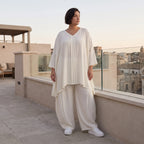 Zeitloses Creme Leinenlookshirt im legeren Oversize Lagenlook mit V-Ausschnitt und A-Linie