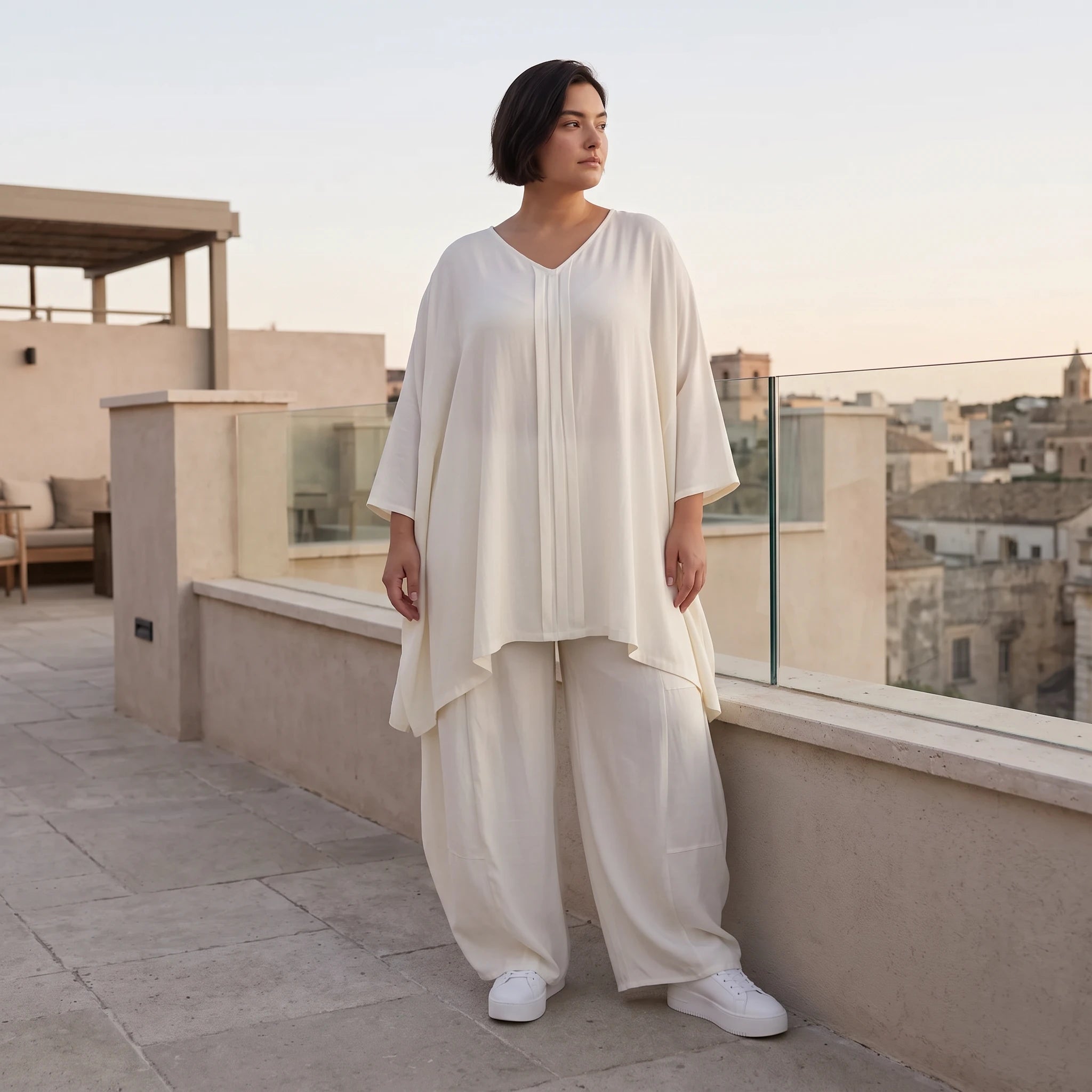 Zeitloses Creme Leinenlookshirt im legeren Oversize Lagenlook mit V-Ausschnitt und A-Linie
