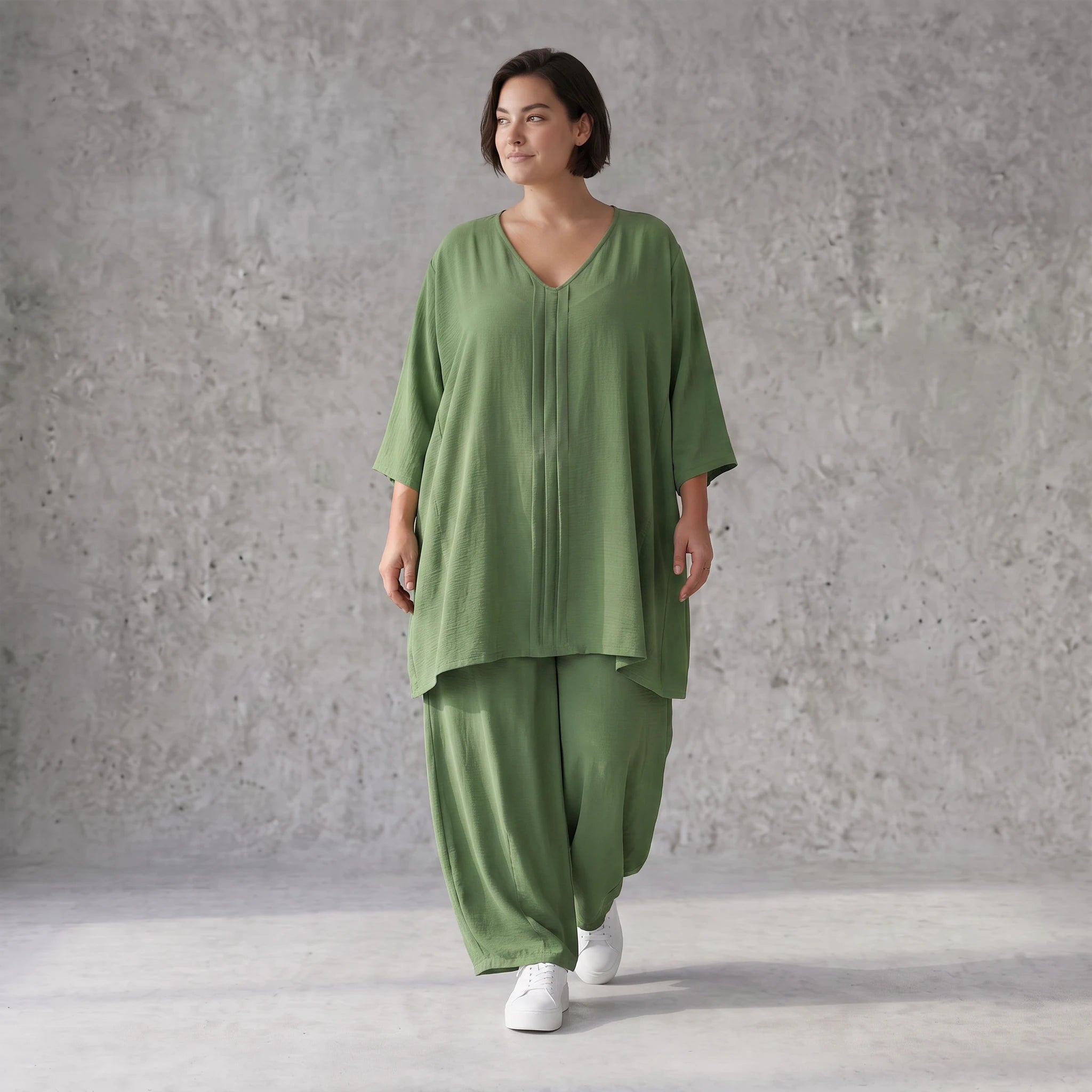 Khaki Leinenlook Shirt im legeren locker Oversize Lagenlook mit Biesen und V-Ausschnitt