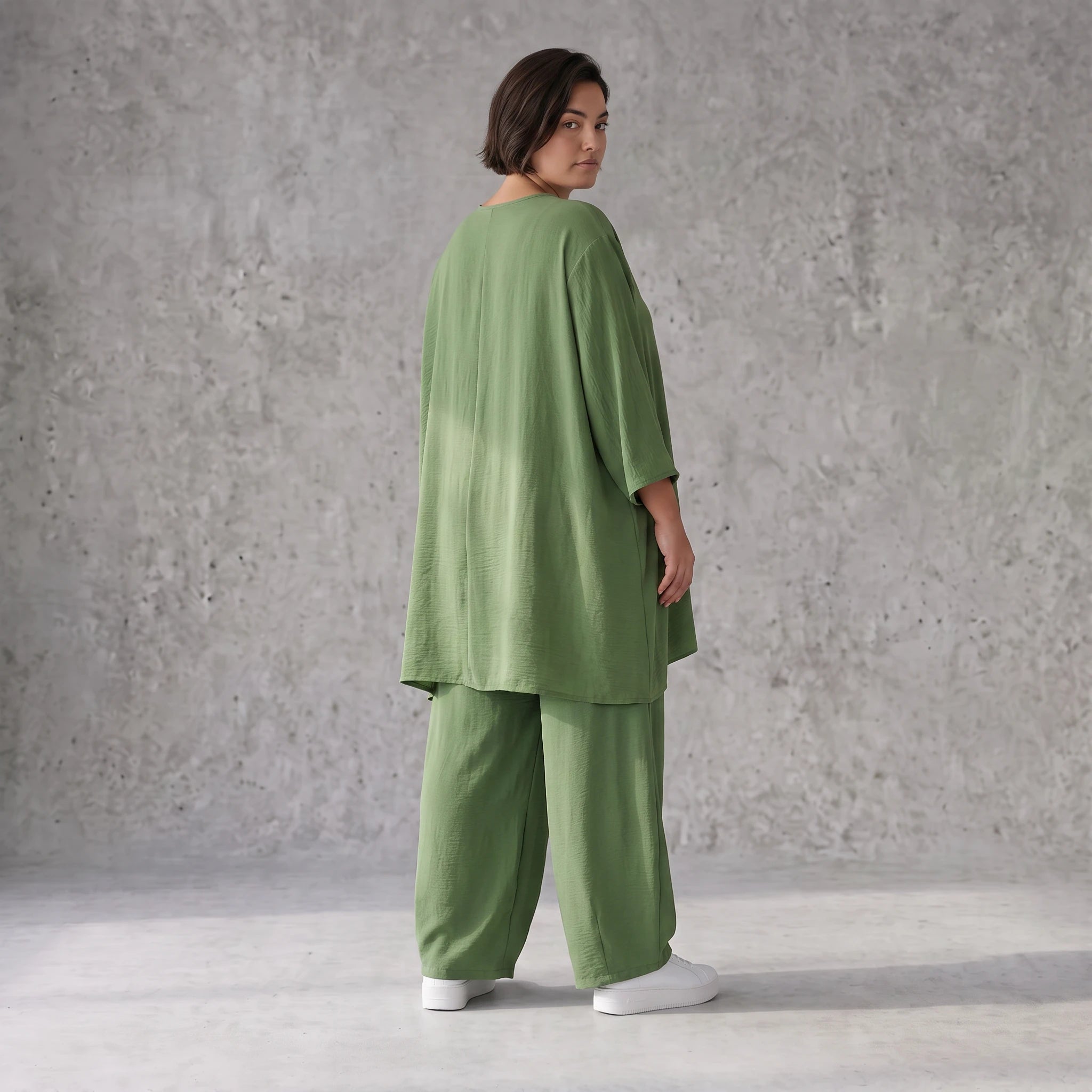 Khaki Leinenlook Shirt im legeren locker Oversize Lagenlook mit Biesen und V-Ausschnitt