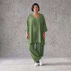 Khaki Leinenlook Shirt im legeren locker Oversize Lagenlook mit Biesen und V-Ausschnitt