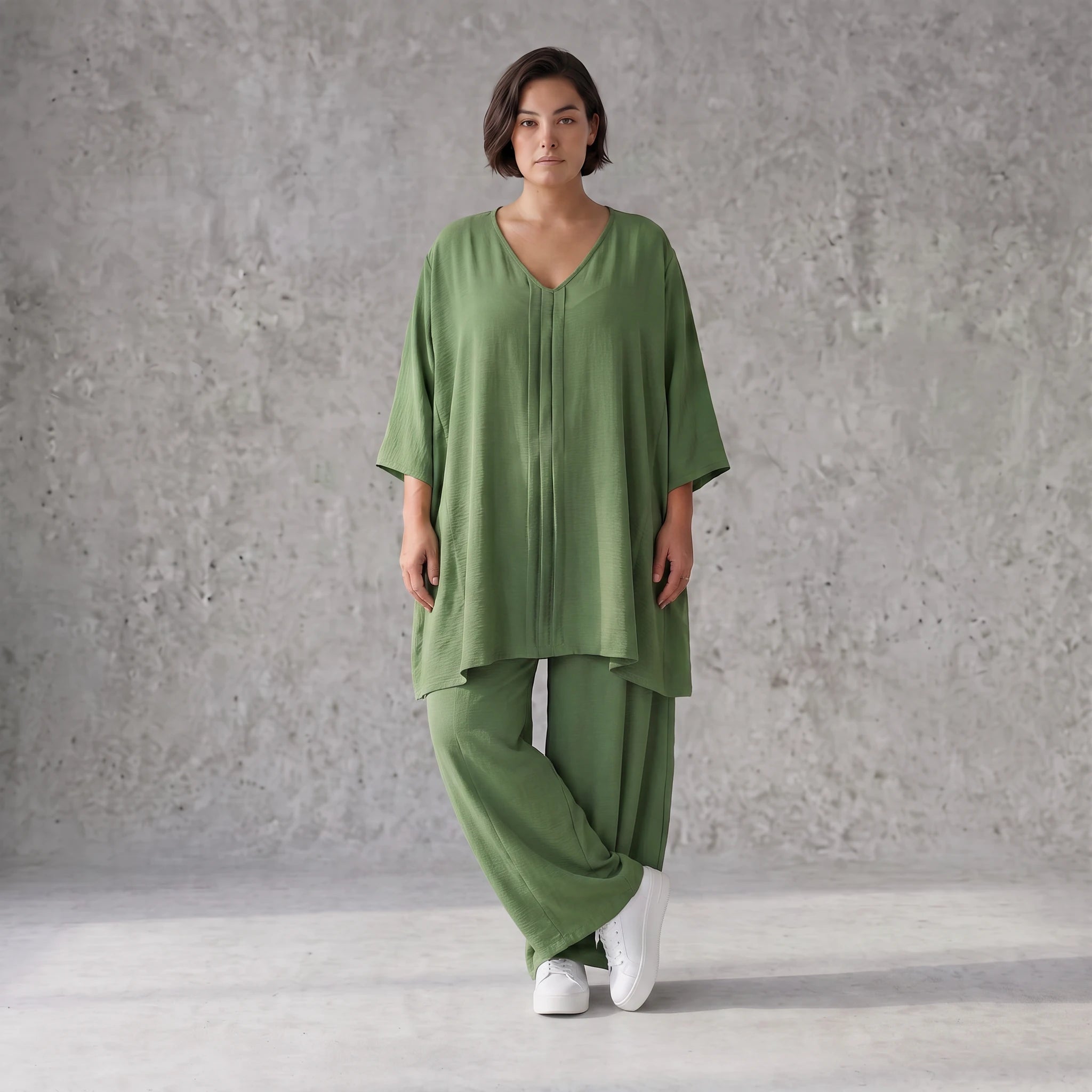 Khaki Leinenlook Shirt im legeren locker Oversize Lagenlook mit Biesen und V-Ausschnitt