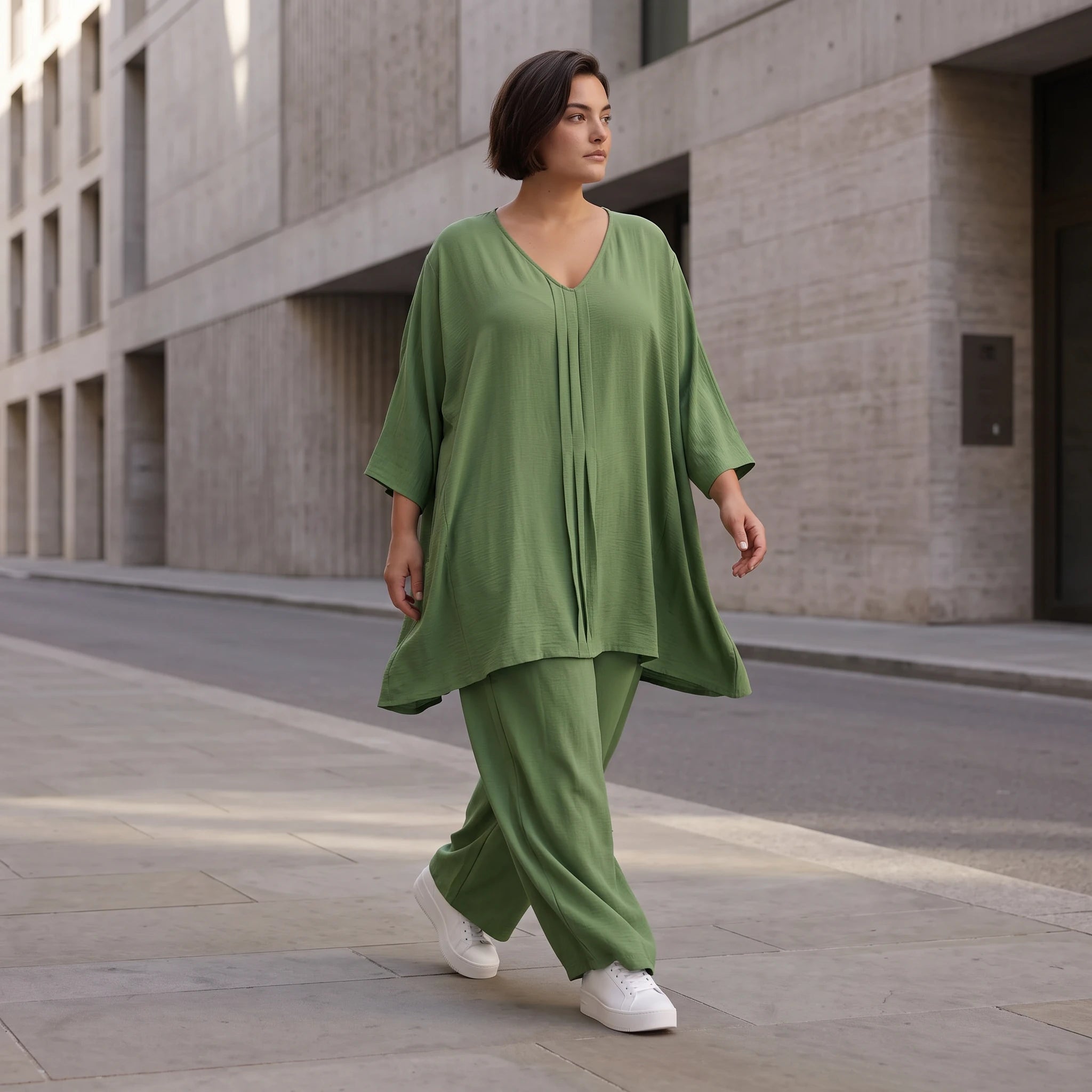 Khaki Leinenlook Shirt im legeren locker Oversize Lagenlook mit Biesen und V-Ausschnitt