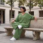 Khaki Leinenlook Shirt im legeren locker Oversize Lagenlook mit Biesen und V-Ausschnitt
