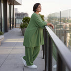 Khaki Leinenlook Shirt im legeren locker Oversize Lagenlook mit Biesen und V-Ausschnitt