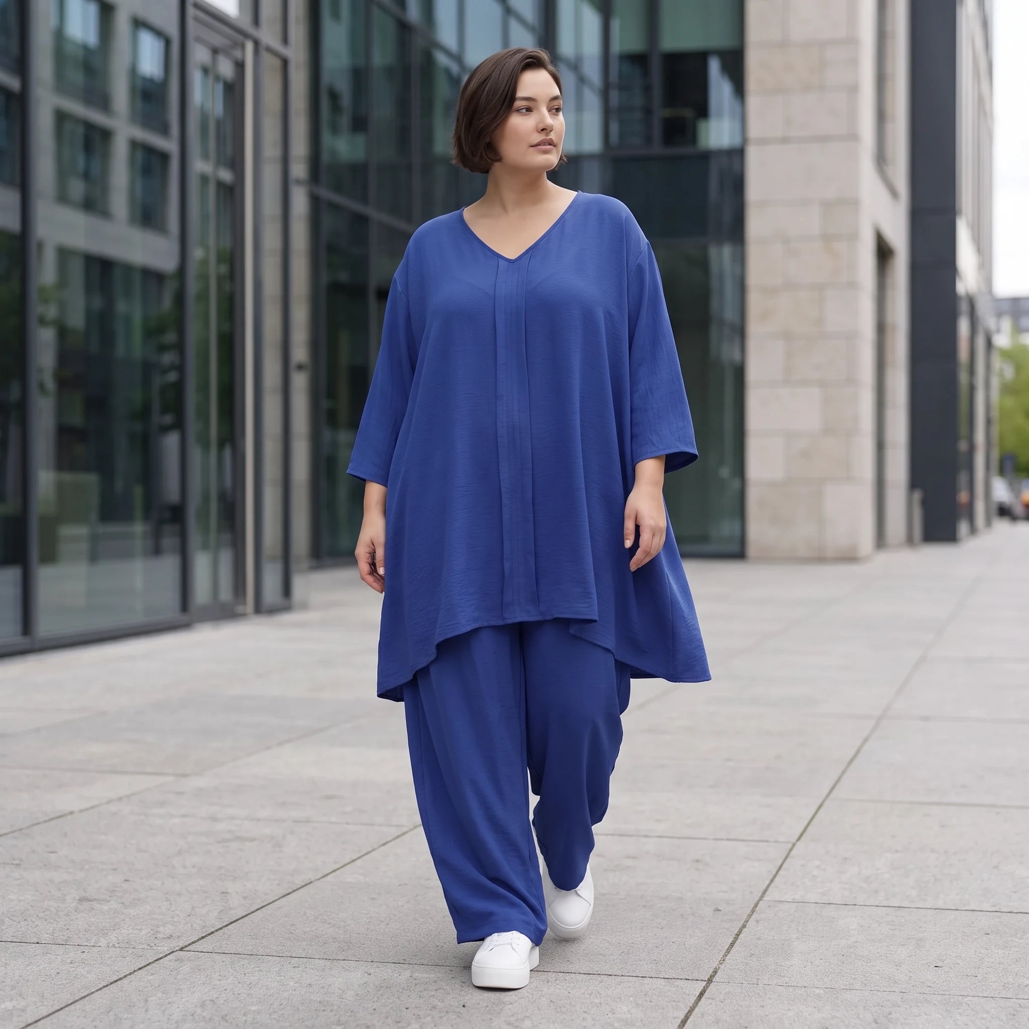 Royalblaues Leinenlookshirt sommerlichen Lagenlook Oversize mit V-Ausschnitt und A-Linie