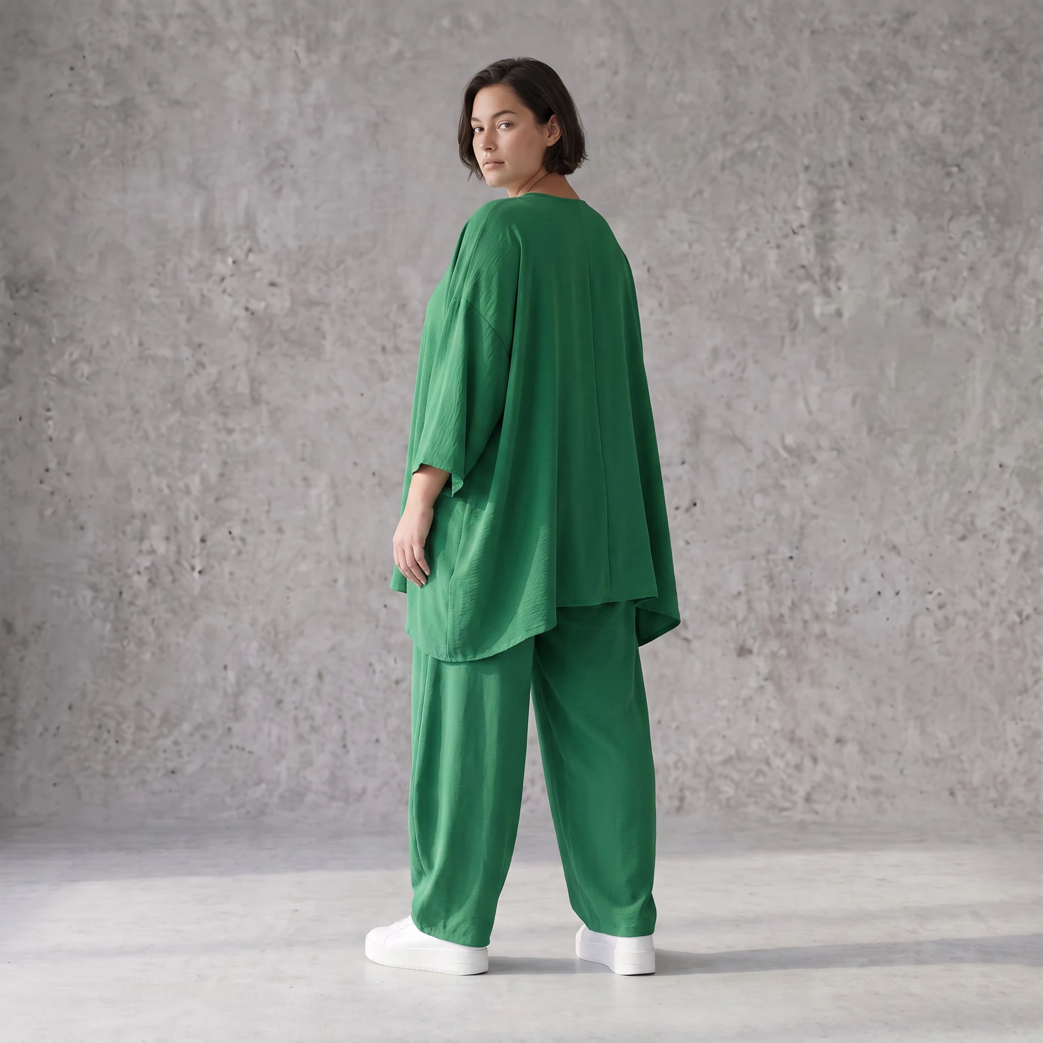 Legeres Oversize Shirt in Smaragdgrün mit Leinenlook A-Linie und V-Ausschnitt zeitlos 89
