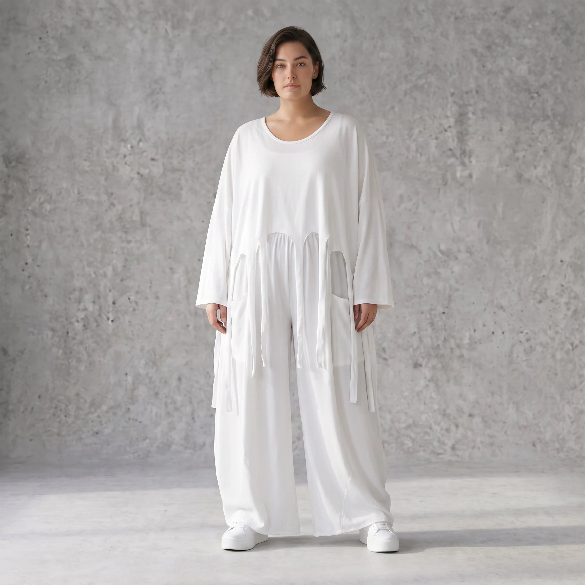Weißer Oversize Überwurf im Lagenlook leger zeitlos luftig mit Fransen Crashoptik leicht