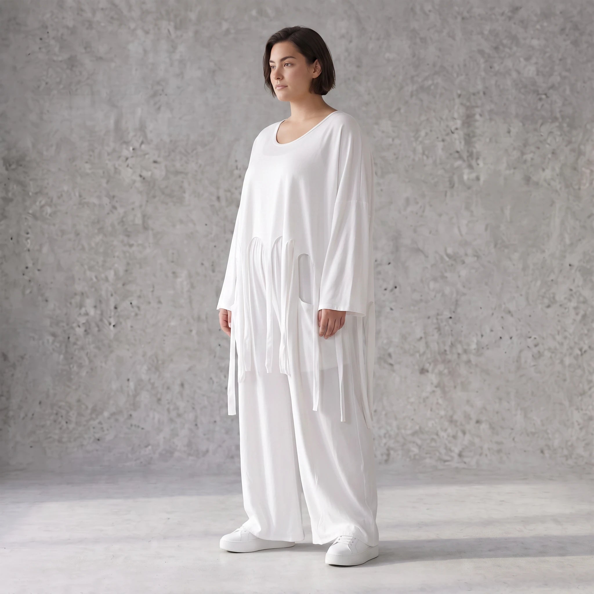 Weißer Oversize Überwurf im Lagenlook leger zeitlos luftig mit Fransen Crashoptik leicht