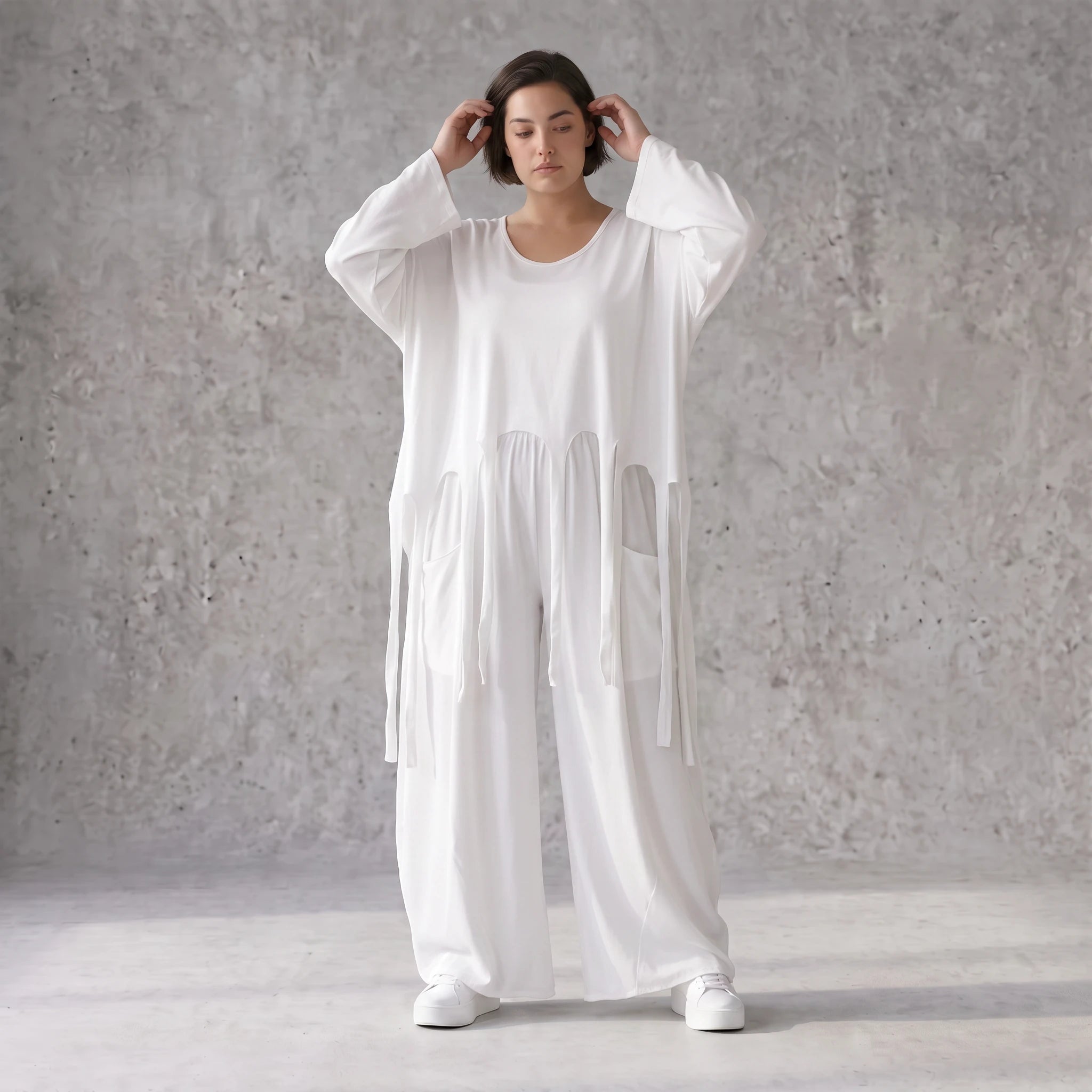 Weißer Oversize Überwurf im Lagenlook leger zeitlos luftig mit Fransen Crashoptik leicht