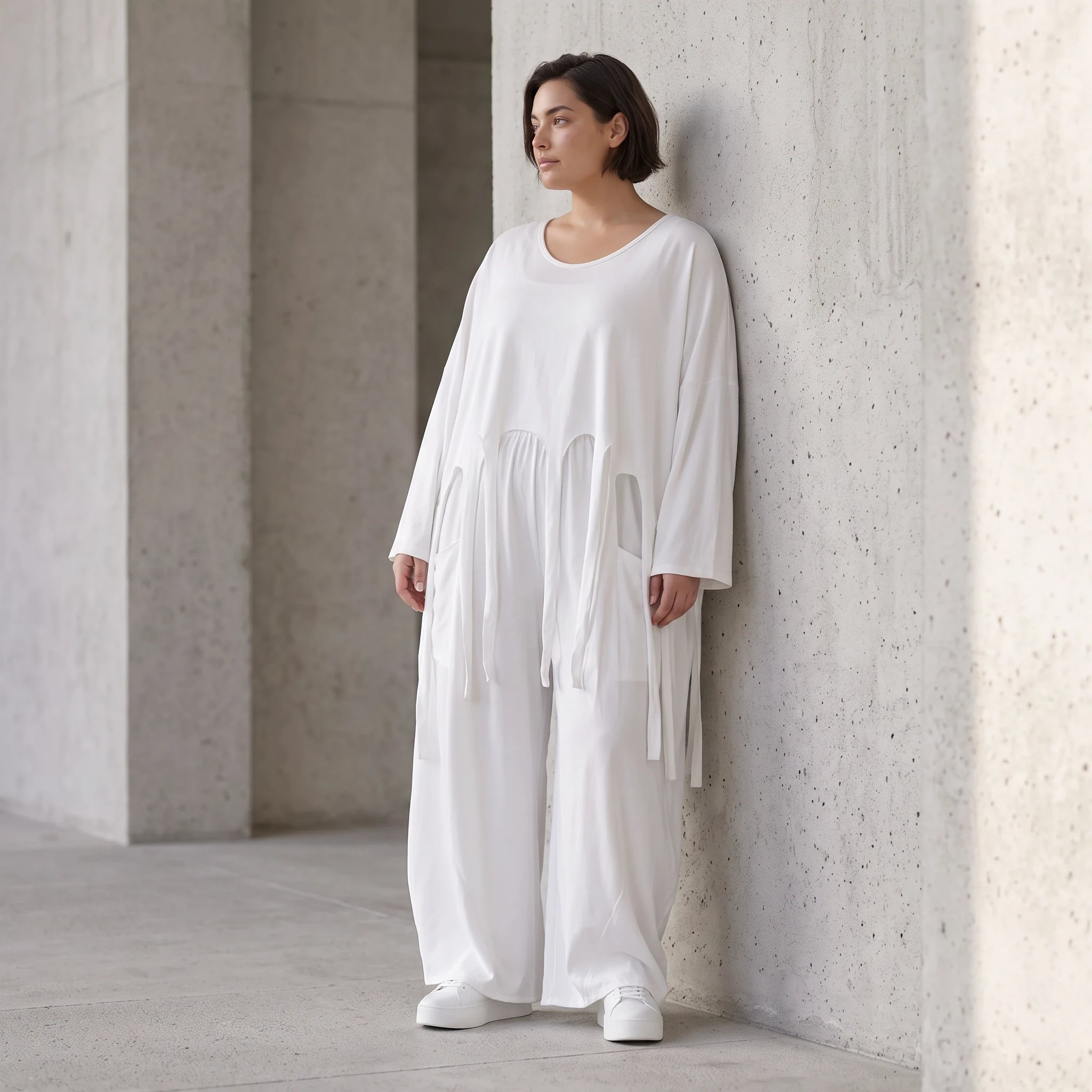 Weißer Oversize Überwurf im Lagenlook leger zeitlos luftig mit Fransen Crashoptik leicht