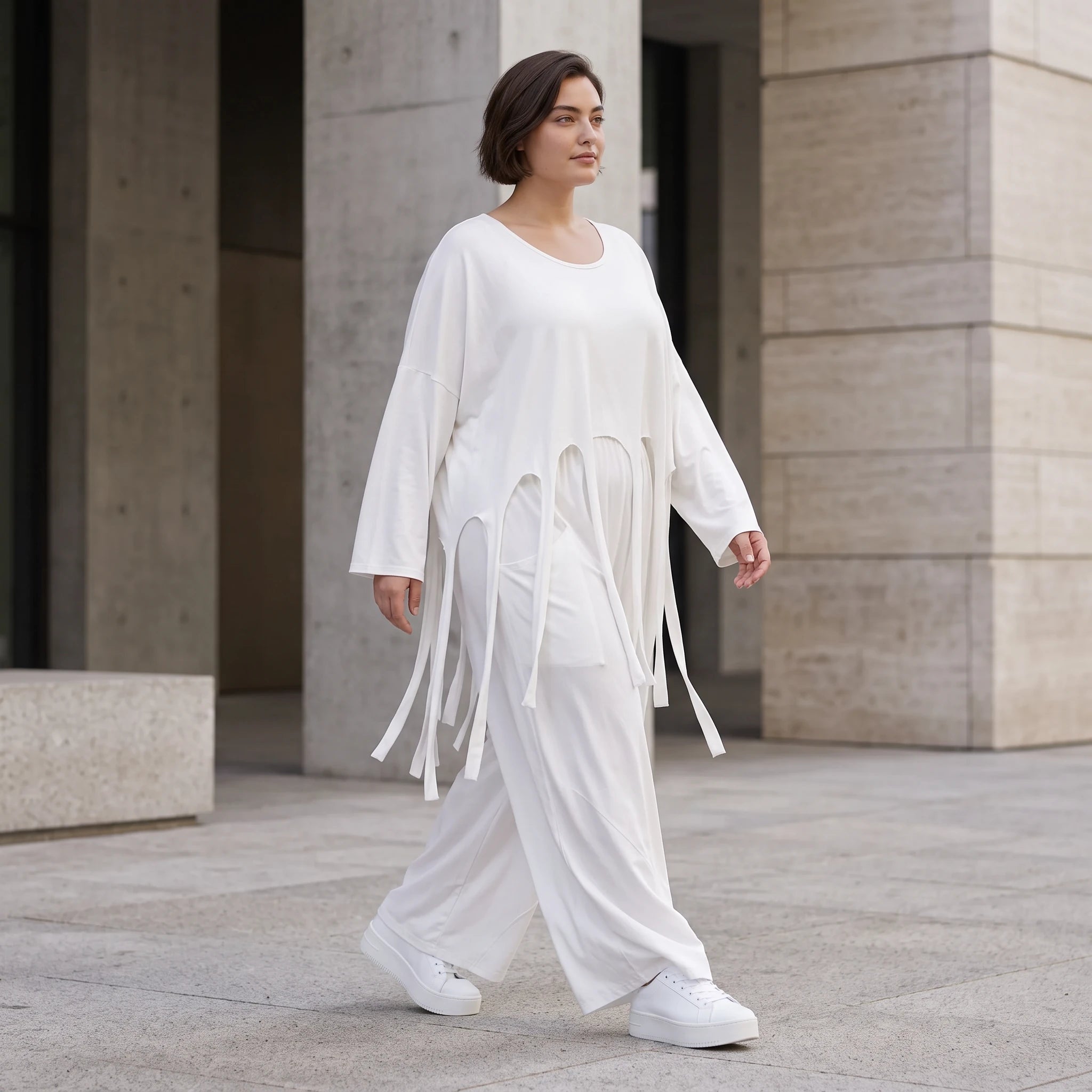 Weißer Oversize Überwurf im Lagenlook leger zeitlos luftig mit Fransen Crashoptik leicht