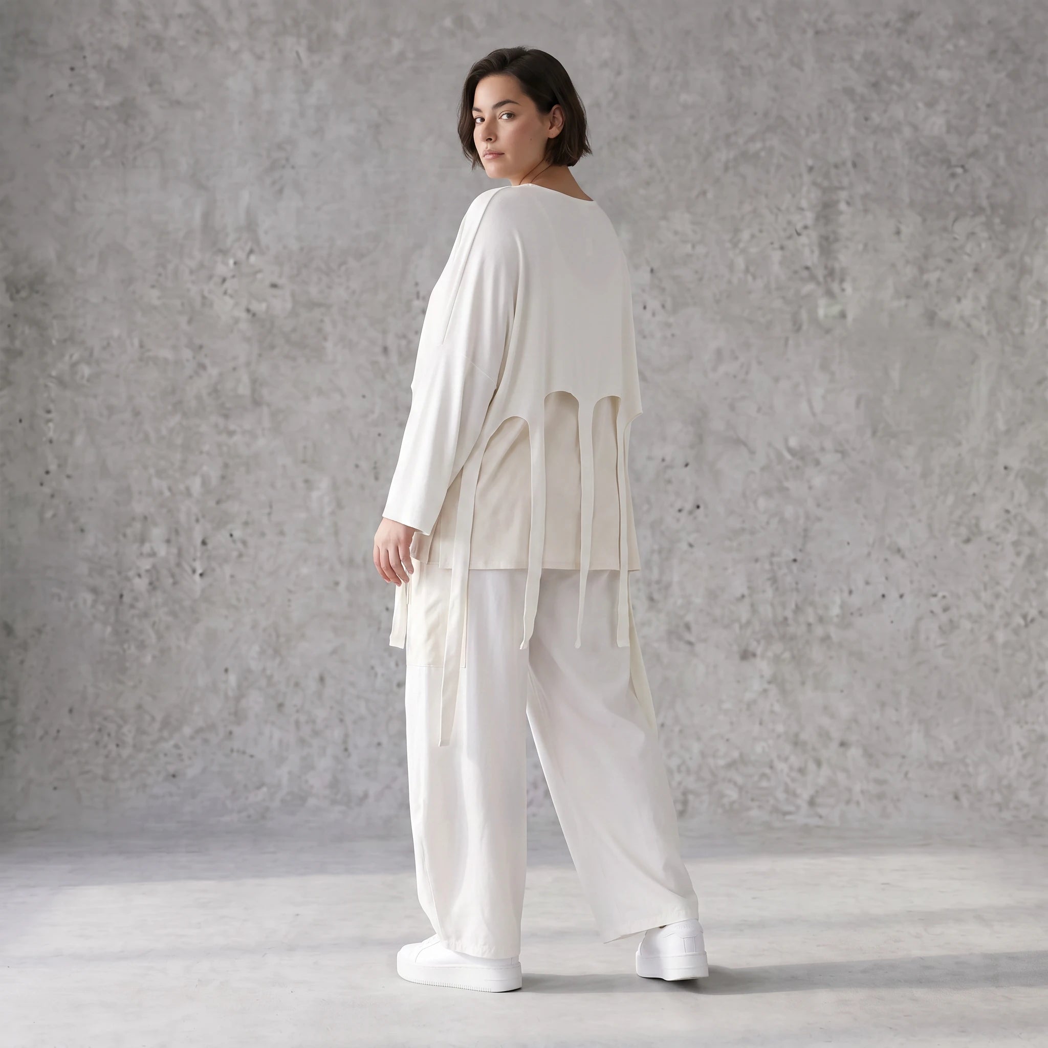 Zeitloser Oversize Lagenlook Überwurf in Creme leger luftig mit Fransen Detail fein soft