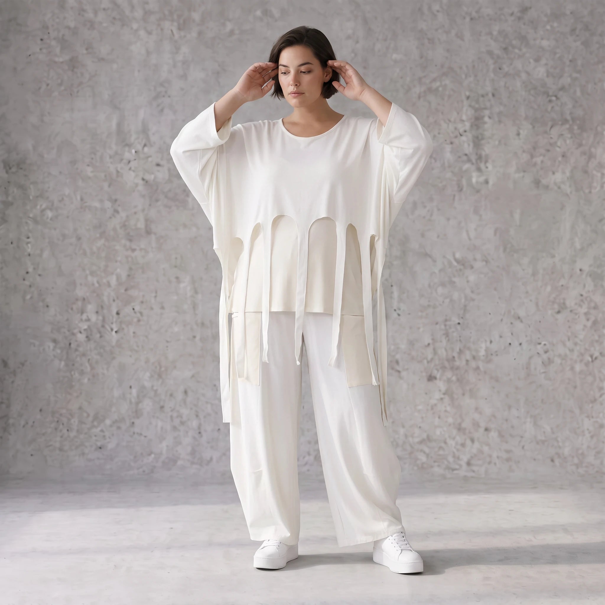 Zeitloser Oversize Lagenlook Überwurf in Creme leger luftig mit Fransen Detail fein soft