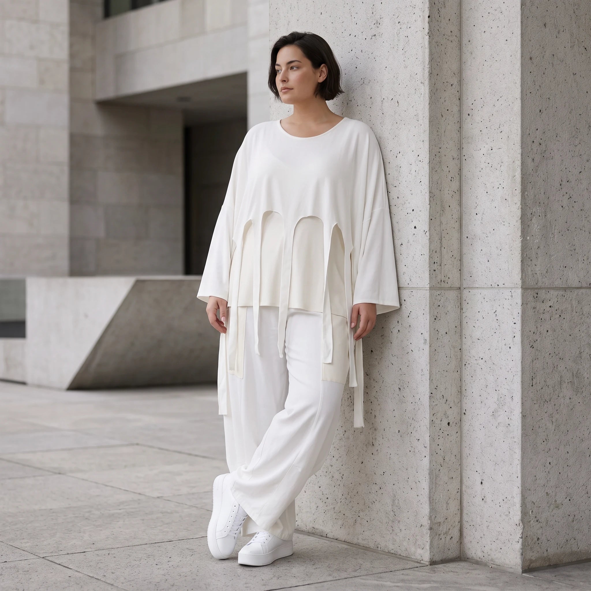 Zeitloser Oversize Lagenlook Überwurf in Creme leger luftig mit Fransen Detail fein soft