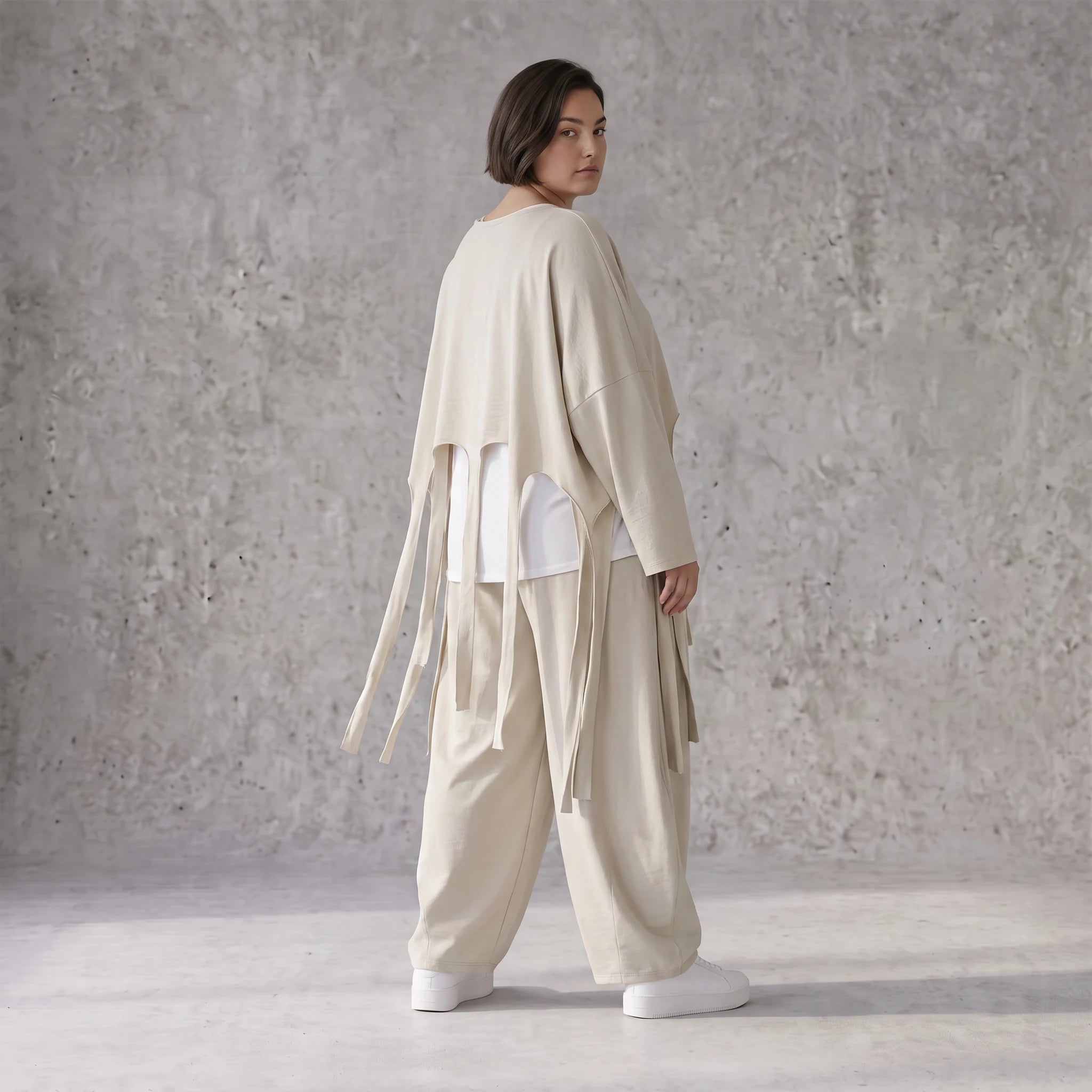 Beige Leinenlook Überwurf im legeren Oversize Lagenlook mit feiner Crashstruktur zeitlos