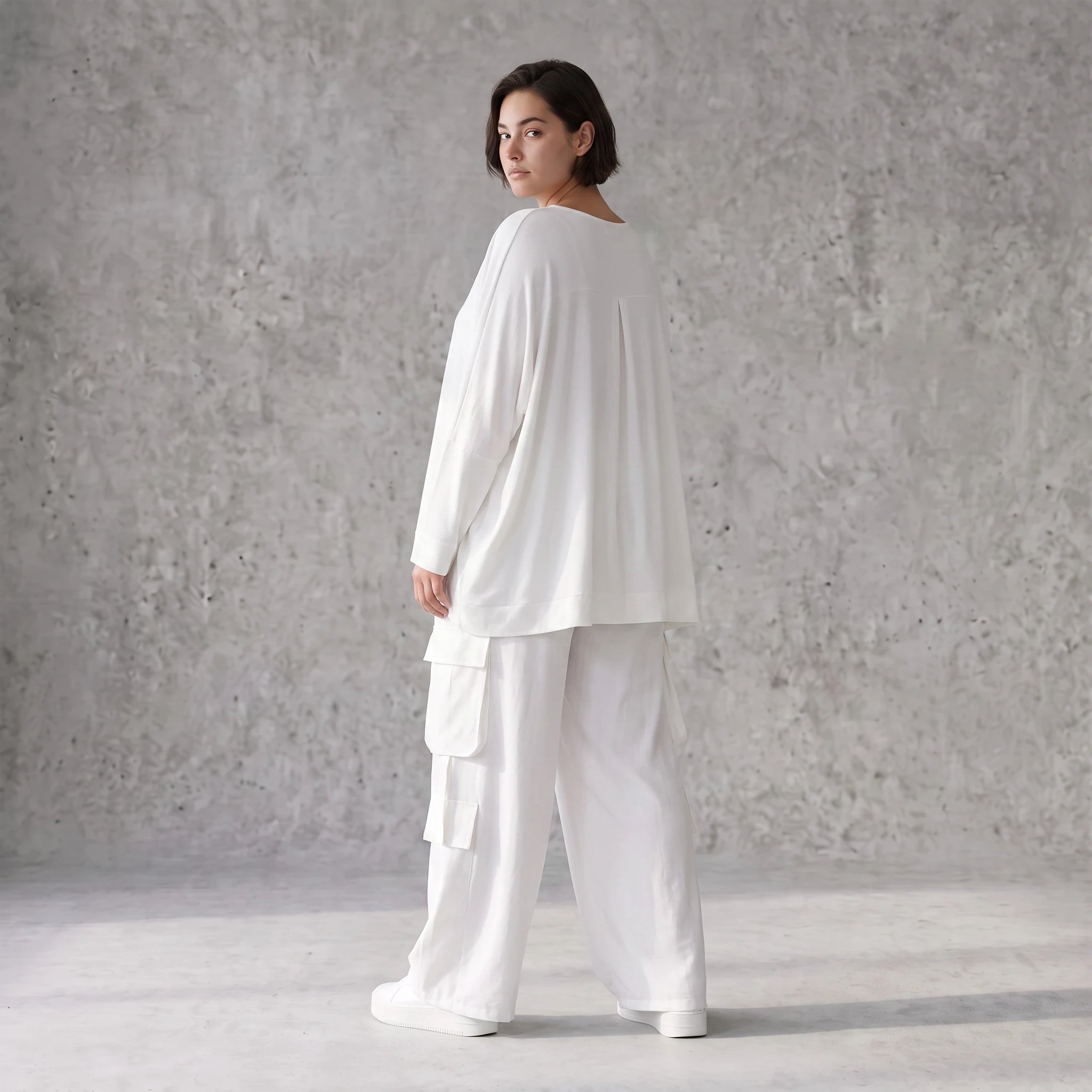 Zeitlos ausgefallene Oversize Ballonhose in Weiß entspannt Lagenlook luftig sommerleicht