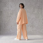 Legere Oversize Ballonhose in fliessendem Mauve mit Lagenlook und Fransen Details Trend