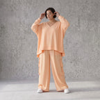 Legere Oversize Ballonhose in fliessendem Mauve mit Lagenlook und Fransen Details Trend