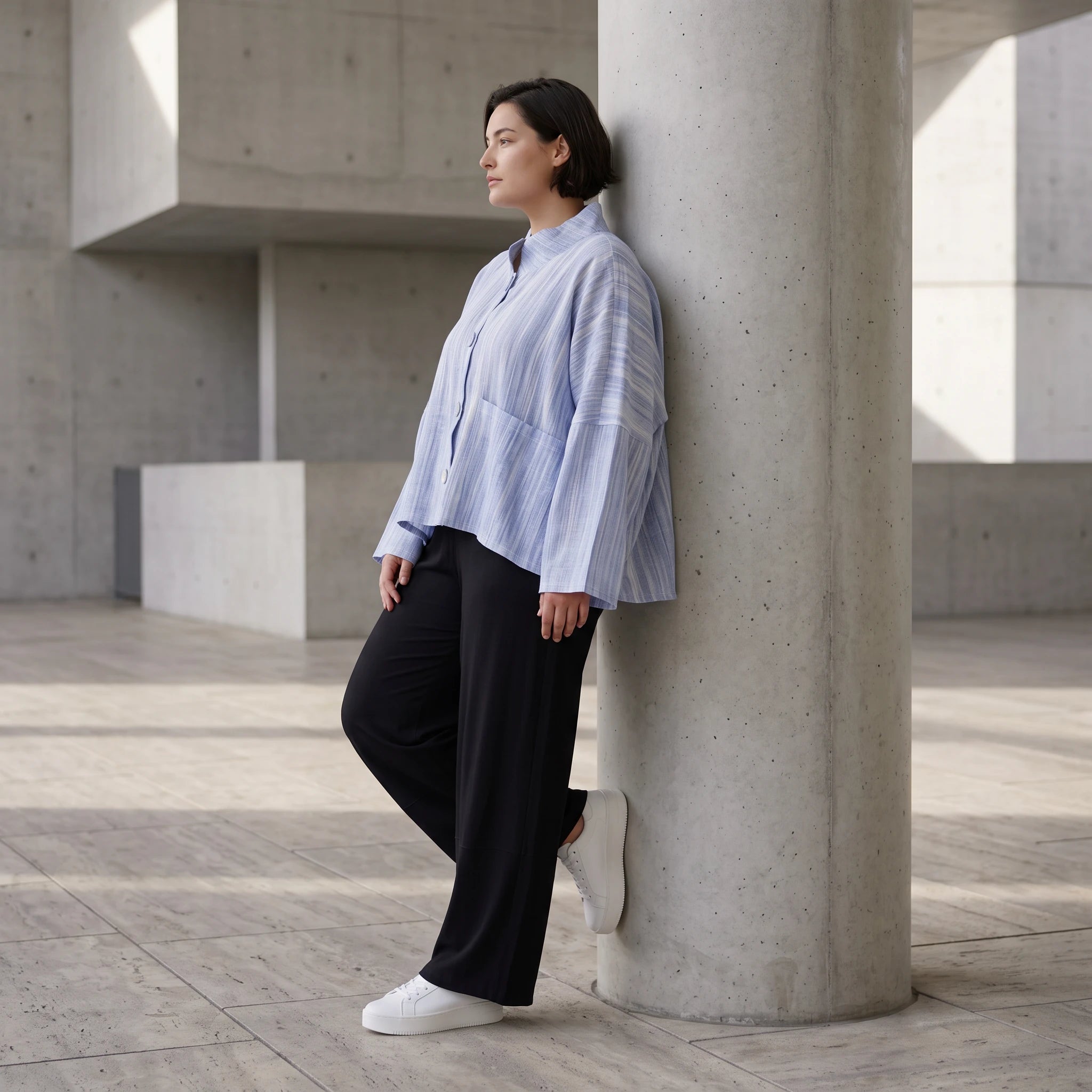 Leichte sommerliche Oversize Jacke in Jeansblau Weiß mit Crash Look für zeitlosen Lagenlook