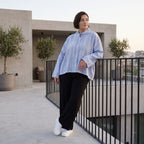 Leichte sommerliche Oversize Jacke in Jeansblau Weiß mit Crash Look für zeitlosen Lagenlook