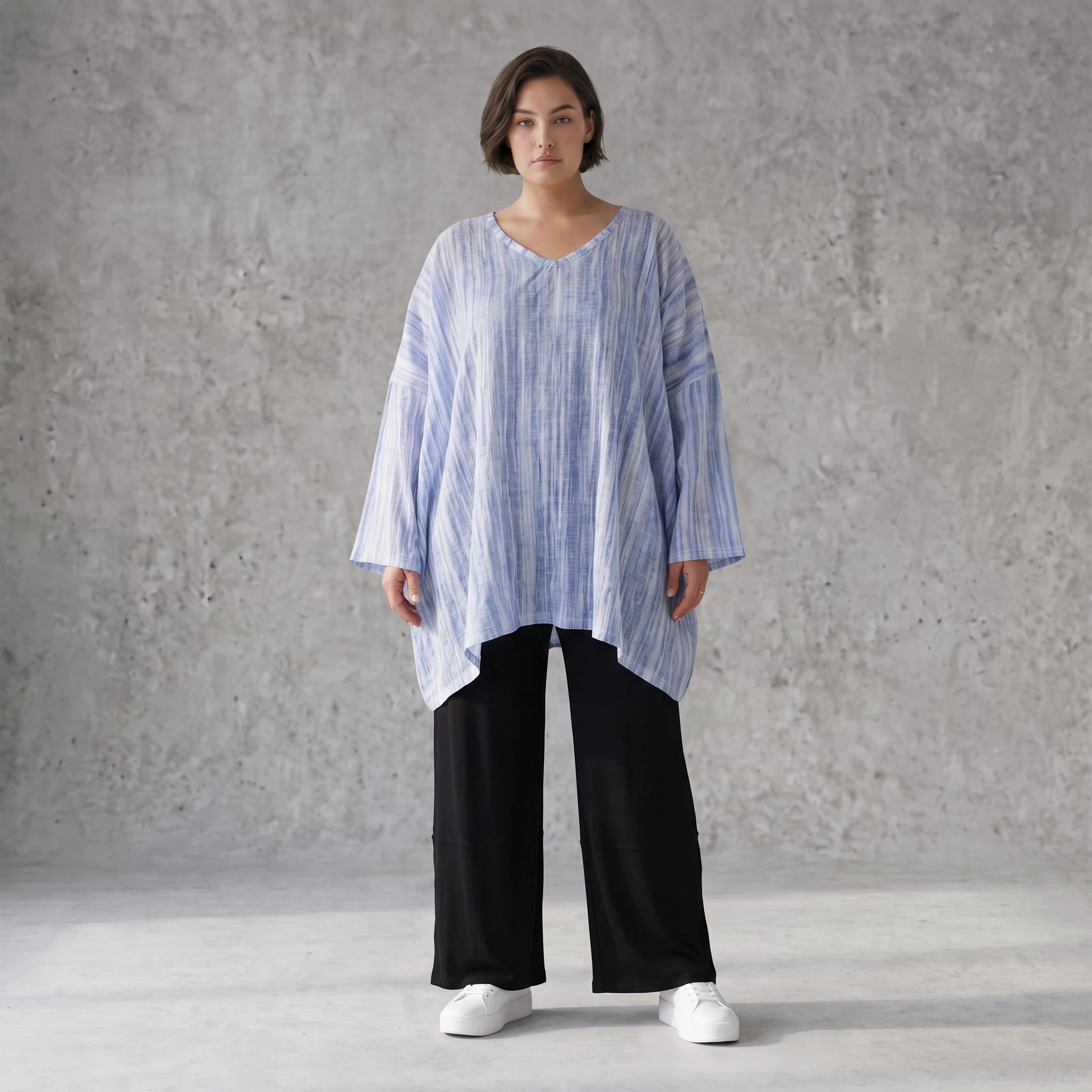 Luftiges Oversize Shirt in Jeansblau/Weiß im Lagenlook leger zeitlos ausgefallen soft