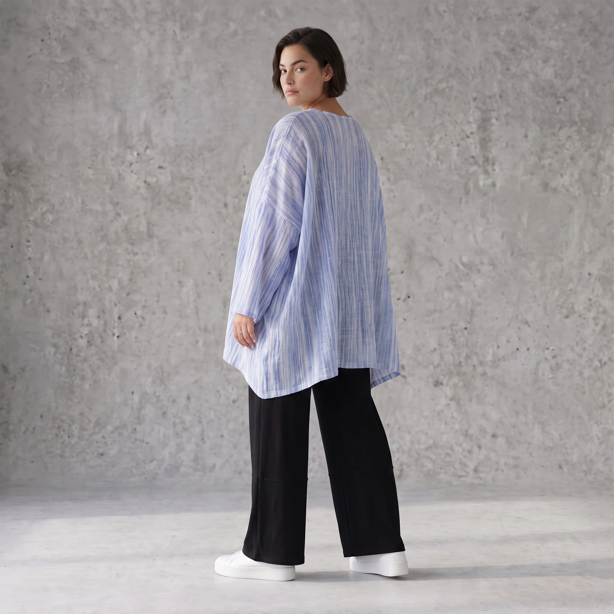 Luftiges Oversize Shirt in Jeansblau/Weiß im Lagenlook leger zeitlos ausgefallen soft