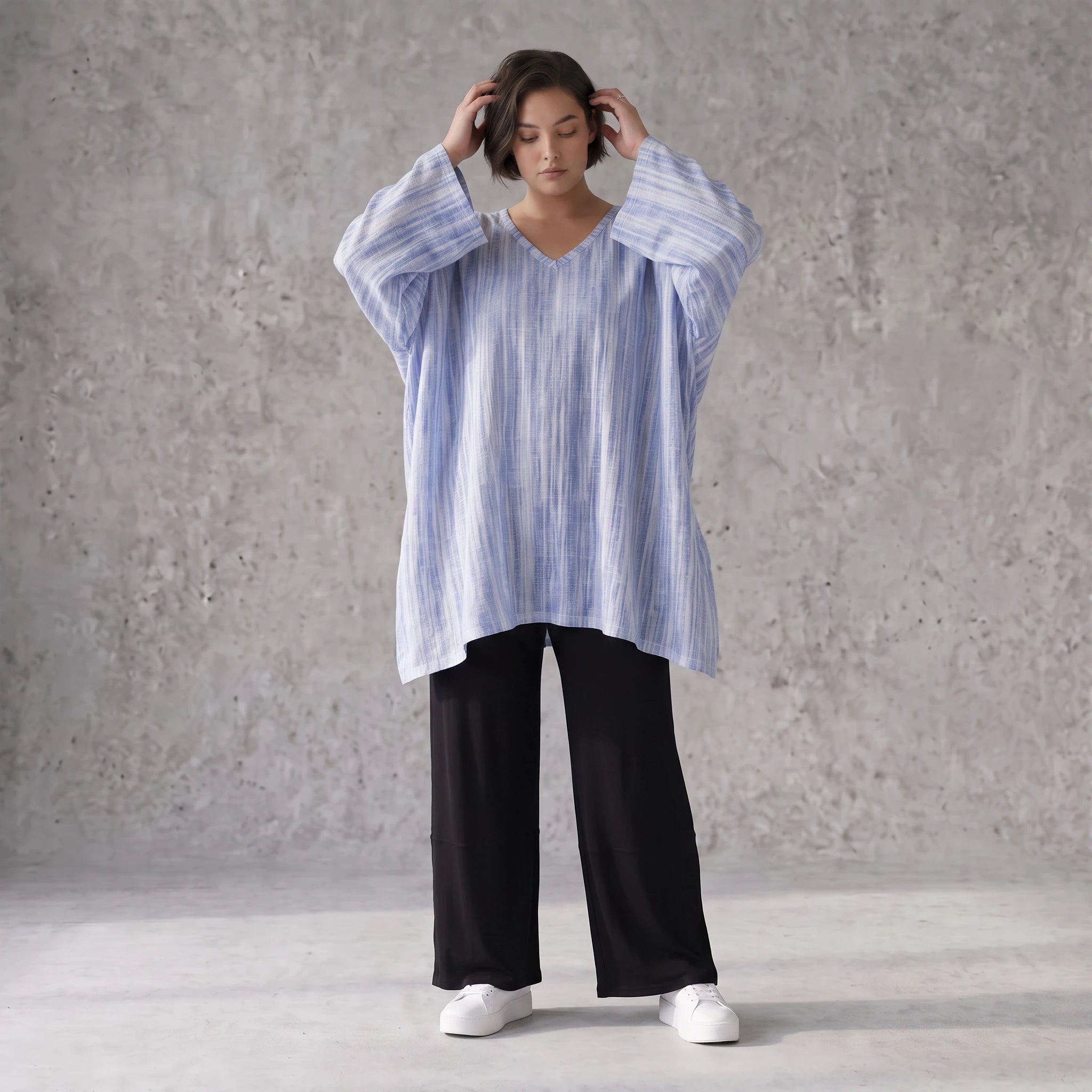 Luftiges Oversize Shirt in Jeansblau/Weiß im Lagenlook leger zeitlos ausgefallen soft