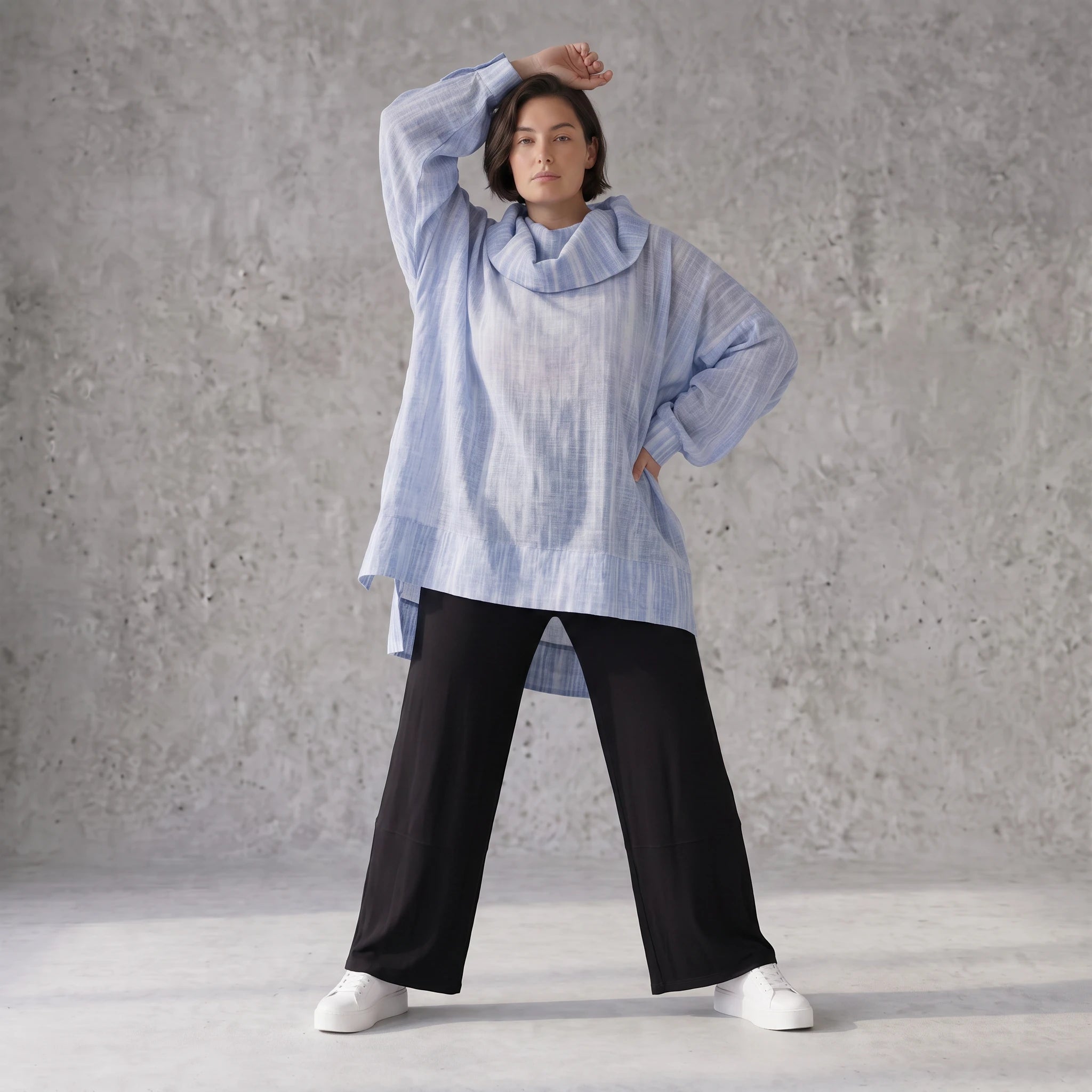 Leichtes Lagenlook Shirt in Jeansblau Weiß mit Crashoptik Oversize asymmetrischem Saum