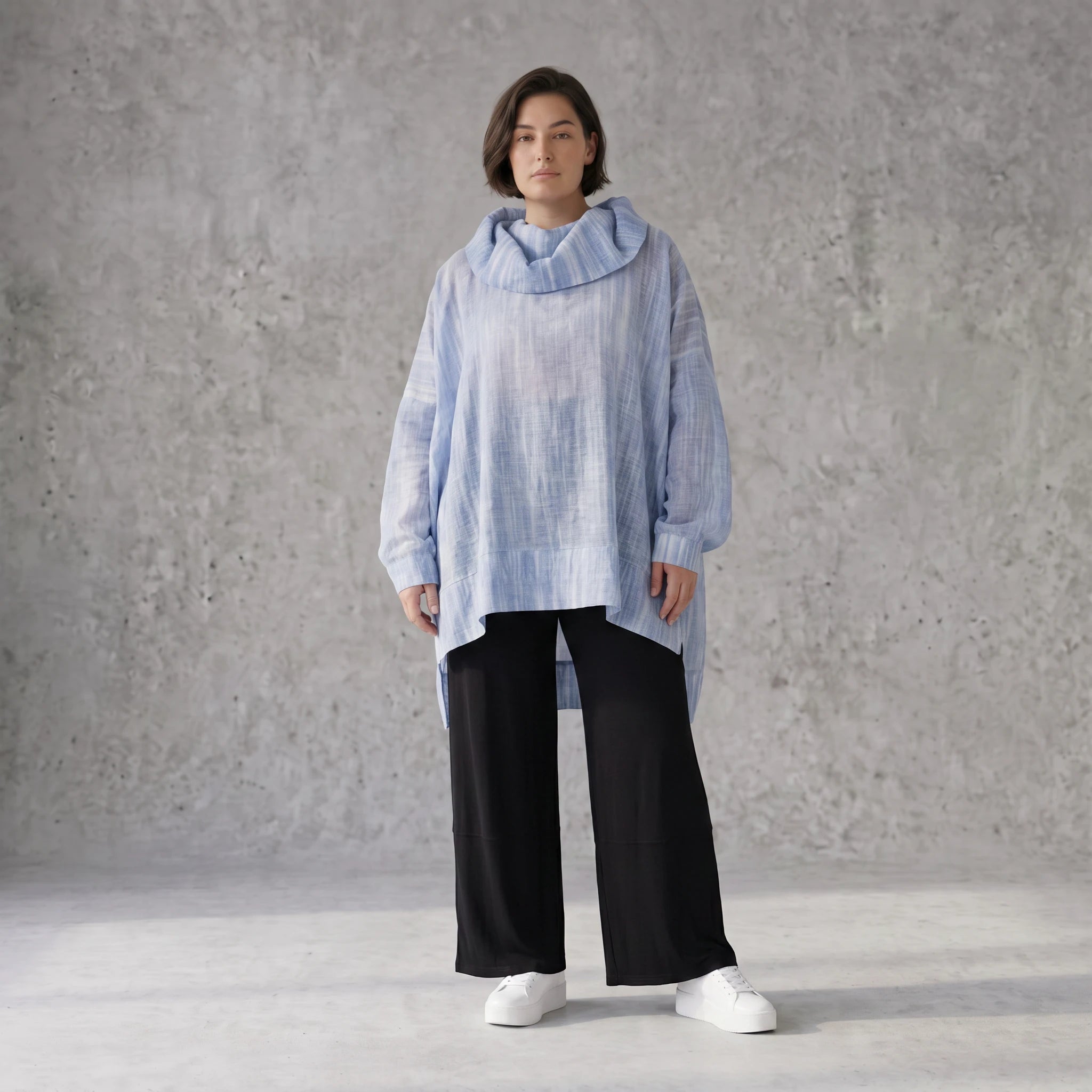 Leichtes Lagenlook Shirt in Jeansblau Weiß mit Crashoptik Oversize asymmetrischem Saum