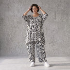 Fliessendes Viskose Shirt im Lagenlook Weiß Schwarz mit legerem Oversize A-Linie zeitlos