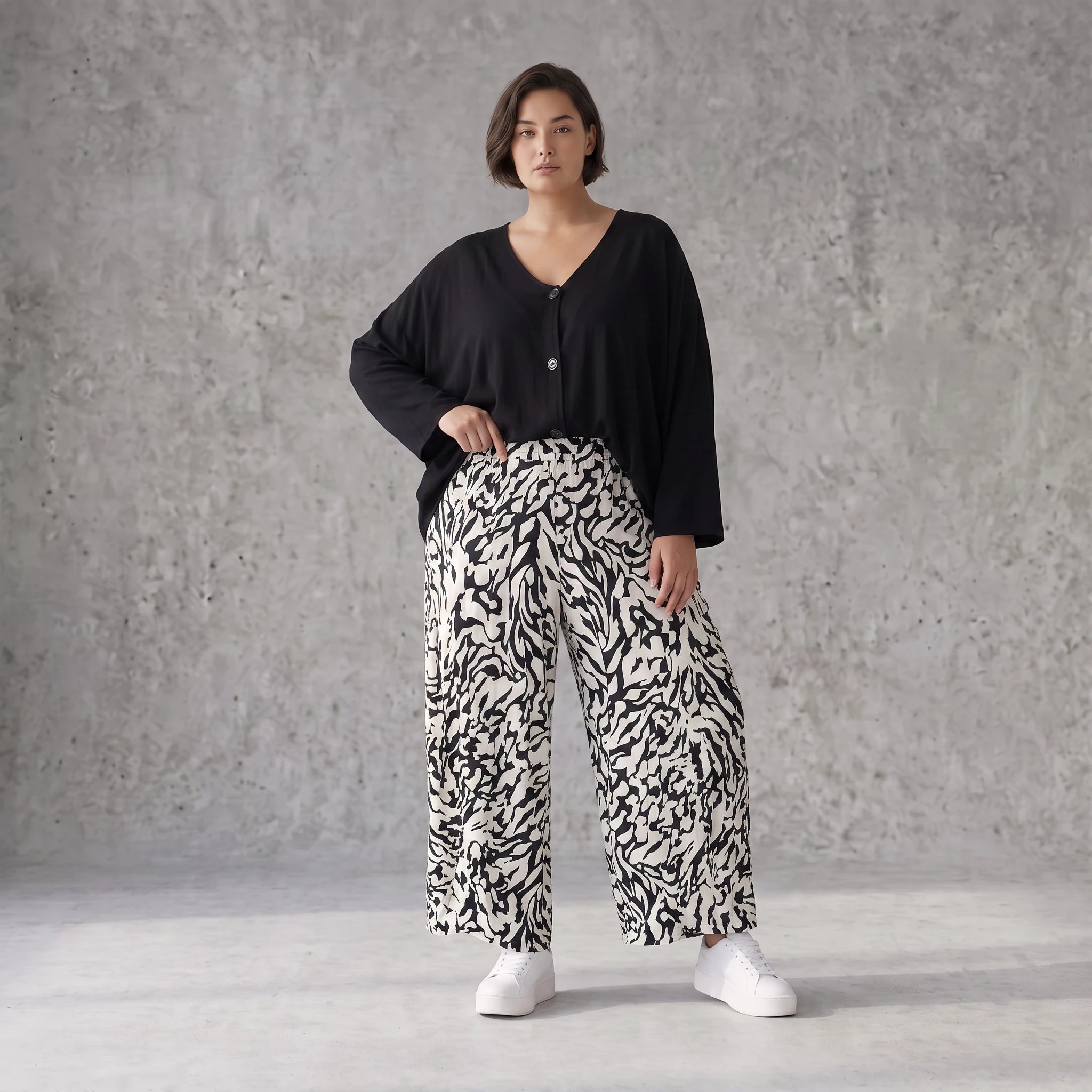 Ballonhose Weiß Schwarz im Lagenlook leger Oversize weich fliessend zeitlos luftig chic