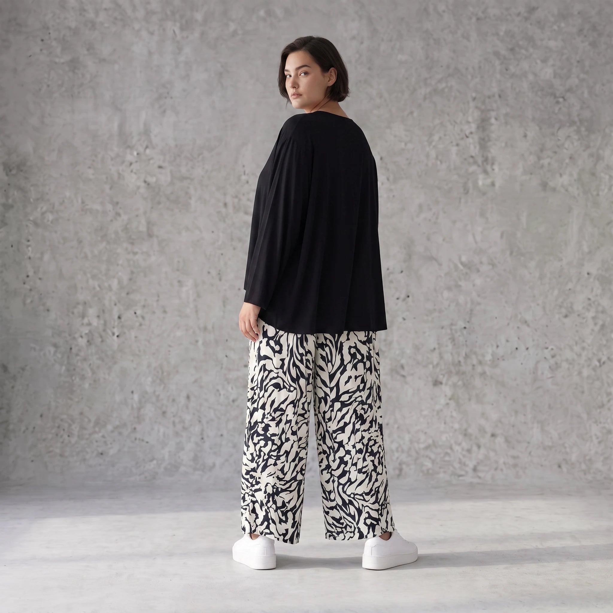 Ballonhose Weiß Schwarz im Lagenlook leger Oversize weich fliessend zeitlos luftig chic