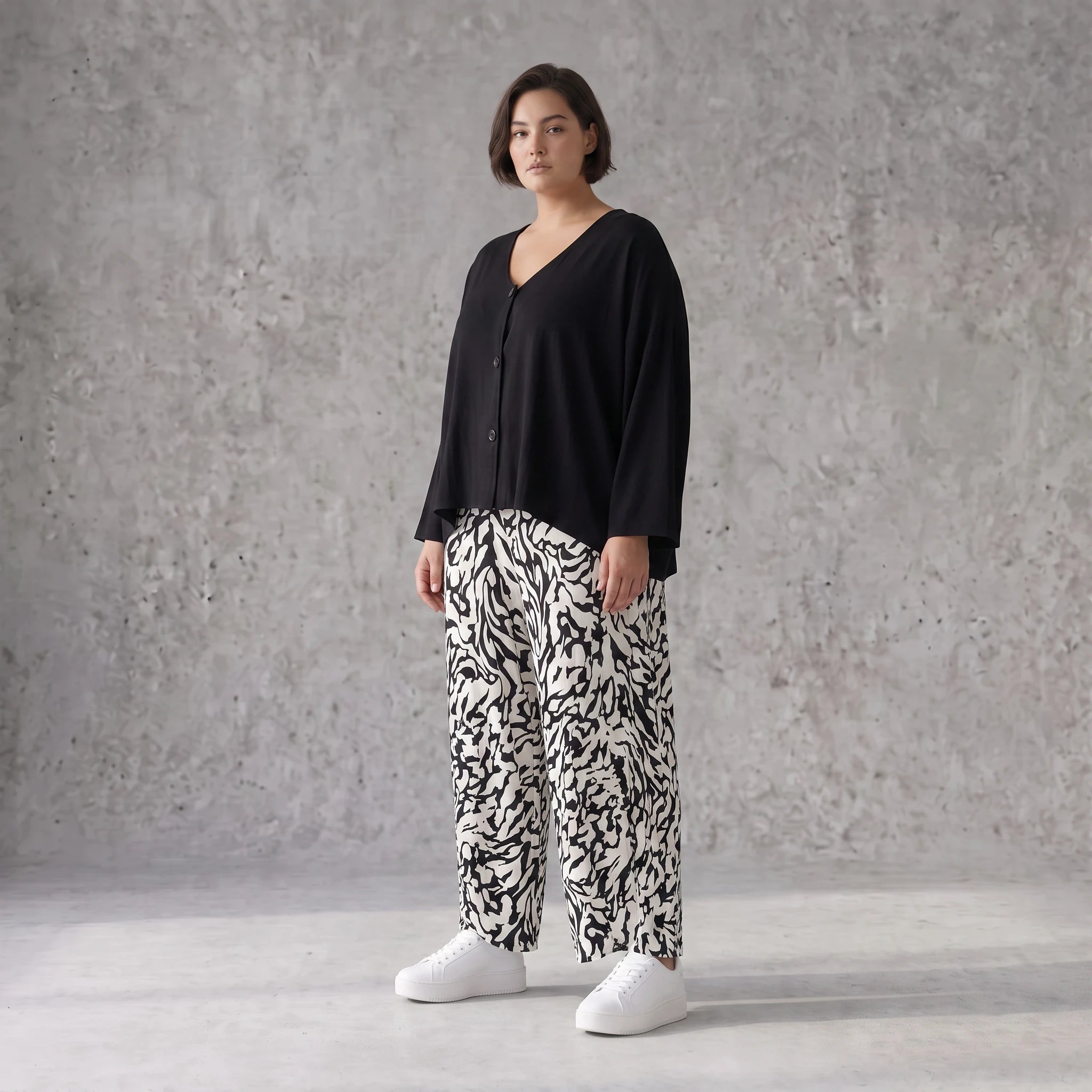 Ballonhose Weiß Schwarz im Lagenlook leger Oversize weich fliessend zeitlos luftig chic