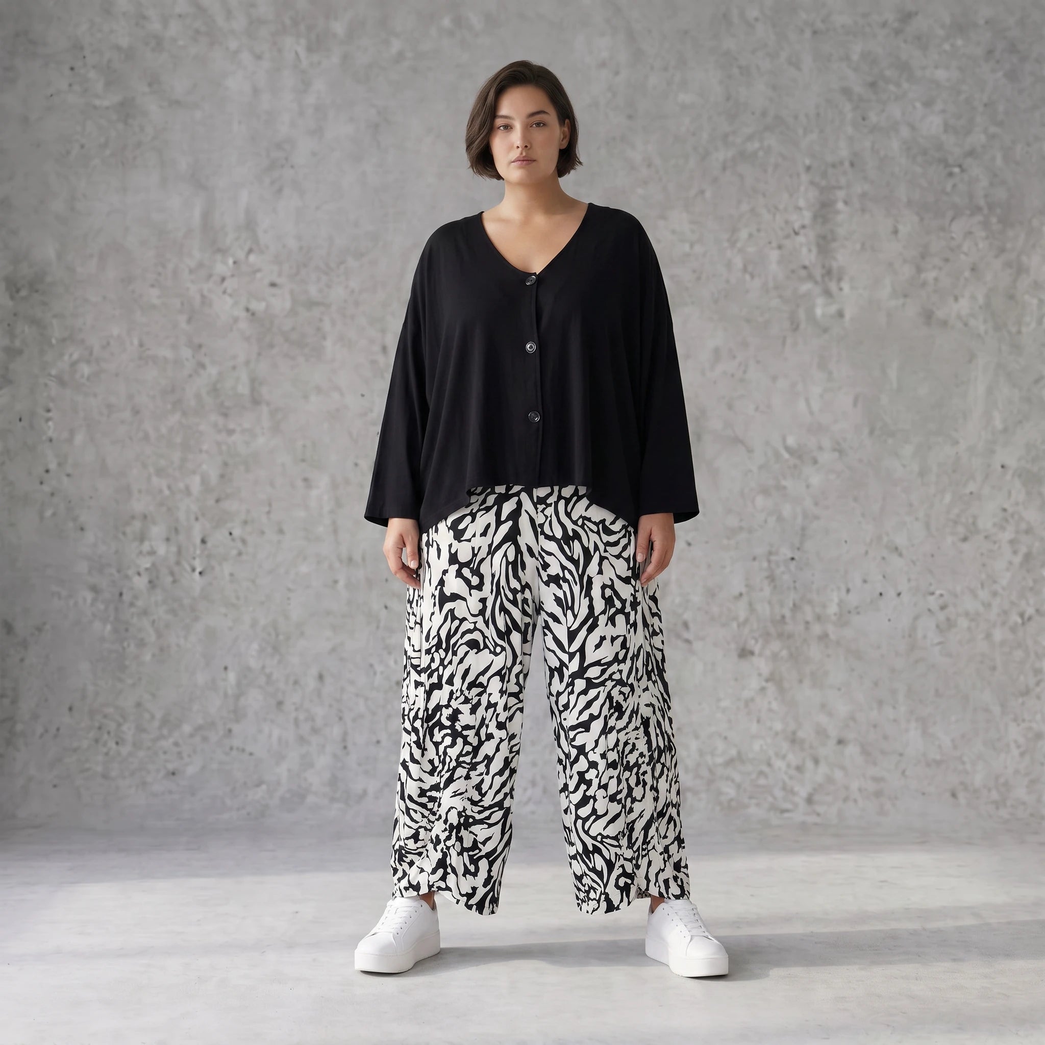 Ballonhose Weiß Schwarz im Lagenlook leger Oversize weich fliessend zeitlos luftig chic