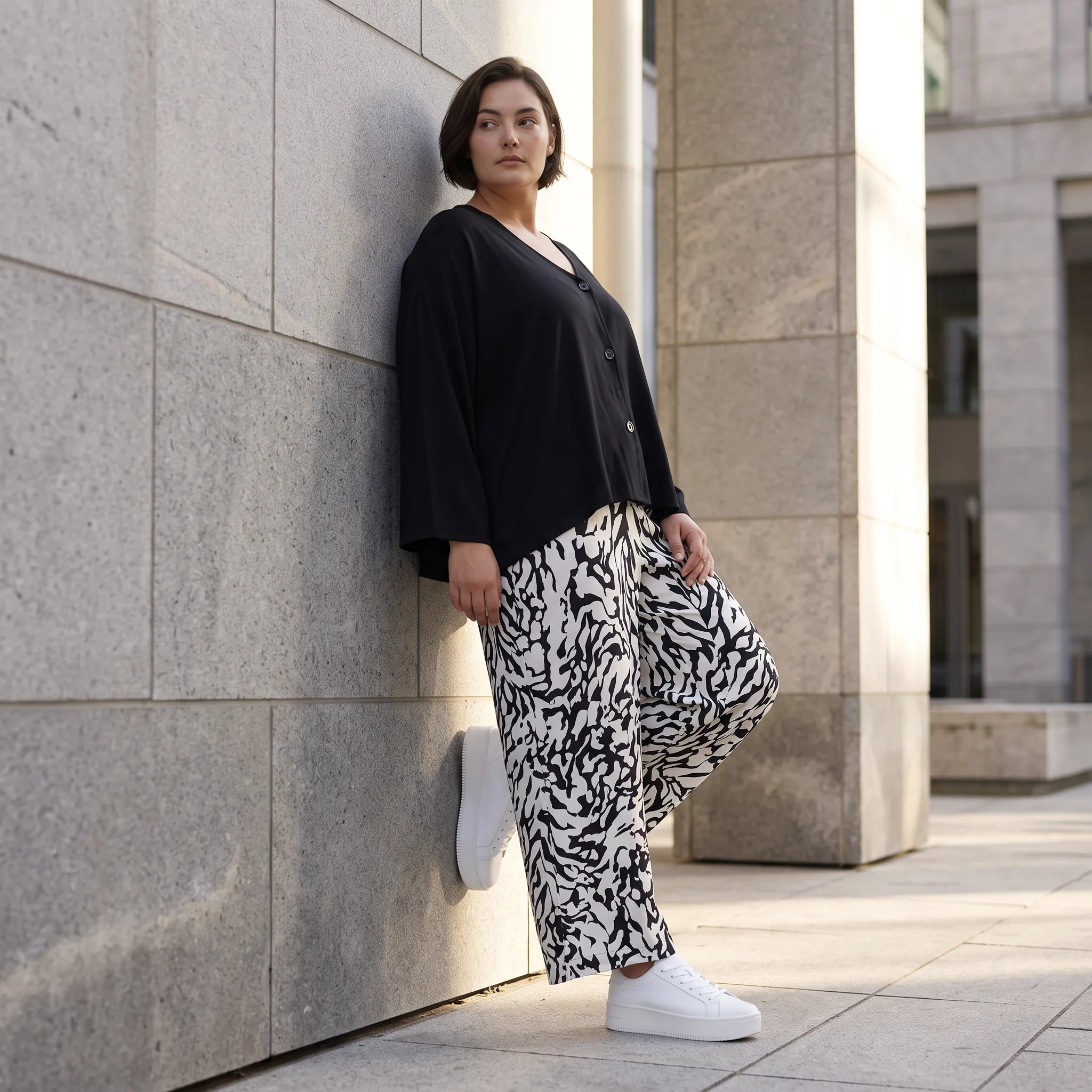 Ballonhose Weiß Schwarz im Lagenlook leger Oversize weich fliessend zeitlos luftig chic