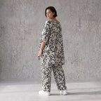 Zeitloses Viskoseshirt in Weiß Schwarz leger Oversize A-Linie Lagenlook leicht fliessend