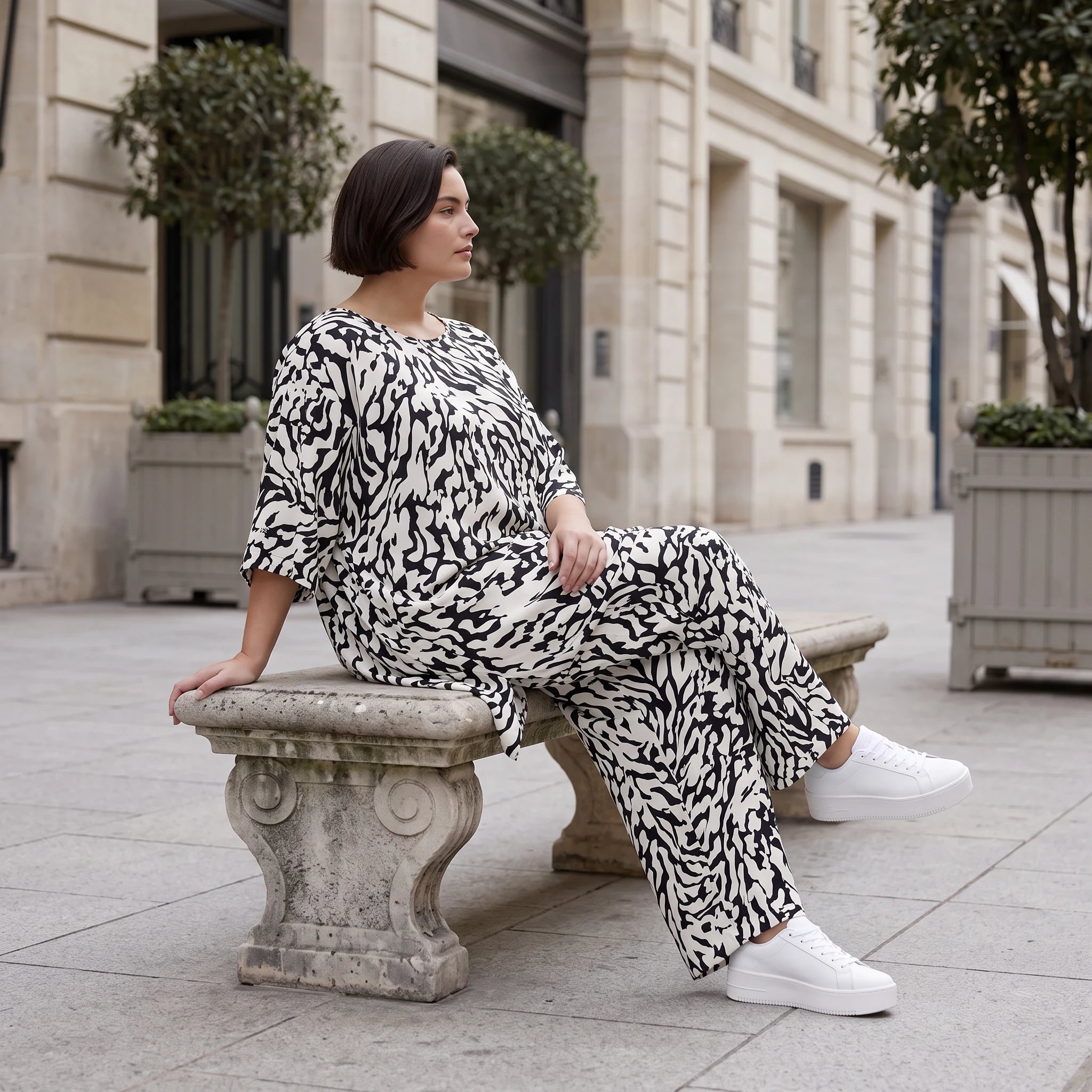 Zeitloses Viskoseshirt in Weiß Schwarz leger Oversize A-Linie Lagenlook leicht fliessend