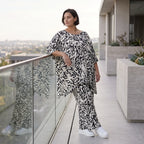 Zeitloses Viskoseshirt in Weiß Schwarz leger Oversize A-Linie Lagenlook leicht fliessend
