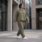 Khakifarbene Bengaline Karottenhose mit Stretch elastischem Bund und Reißverschlusstaschen