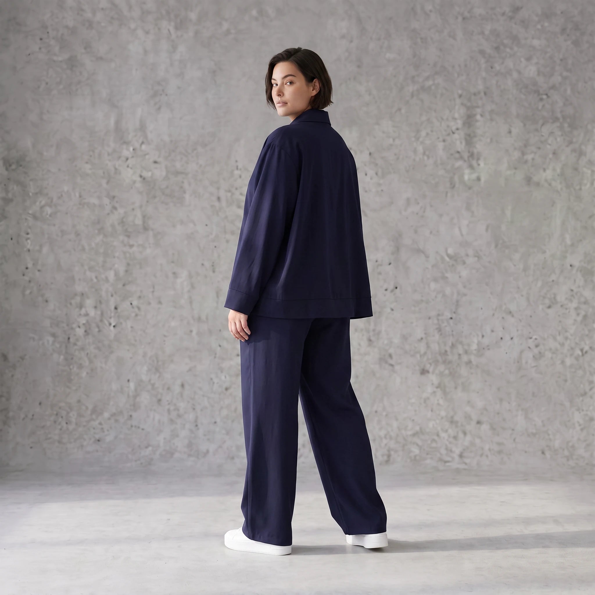 Bengaline Karottenhose in Marine mit Stretch elastischem Bund und Reißverschlusstaschen