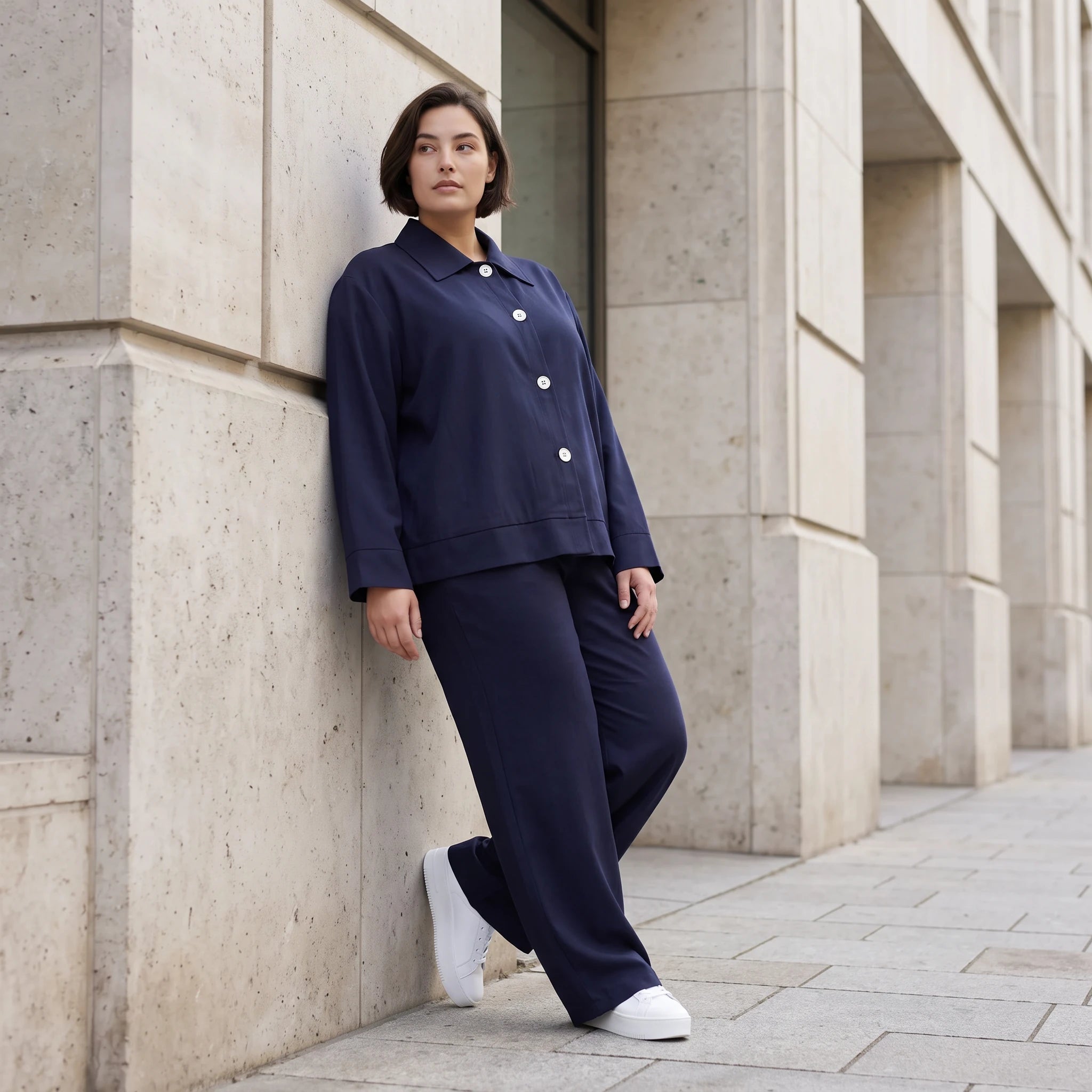 Bengaline Karottenhose in Marine mit Stretch elastischem Bund und Reißverschlusstaschen
