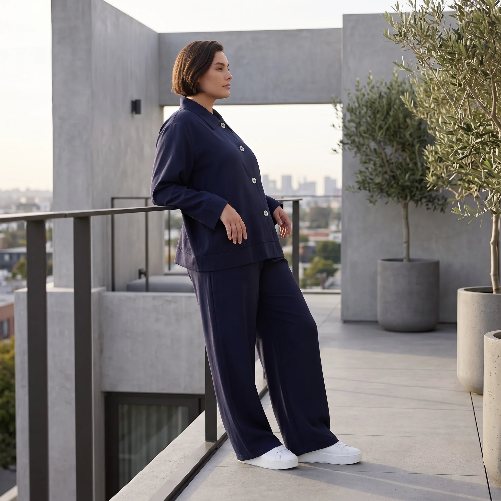 Bengaline Karottenhose in Marine mit Stretch elastischem Bund und Reißverschlusstaschen