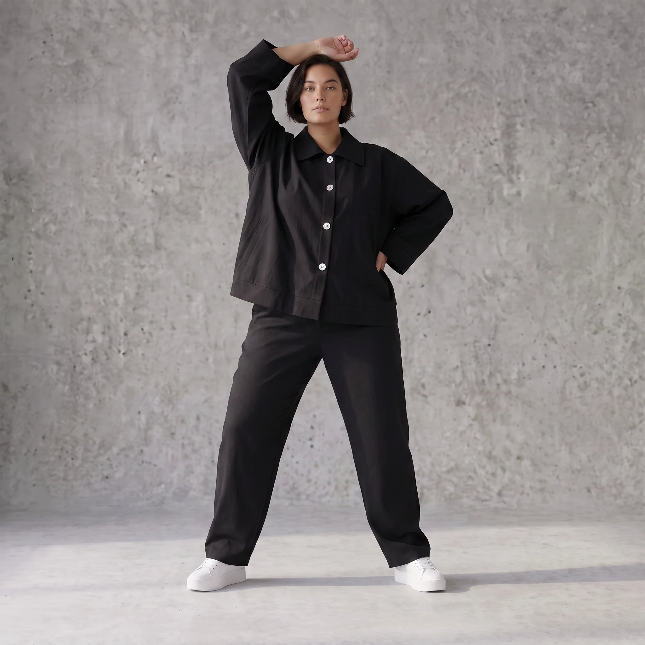 Schwarze Bengaline Karottenhose mit Stretch und elastischem Bund sommerlich bequem glatt