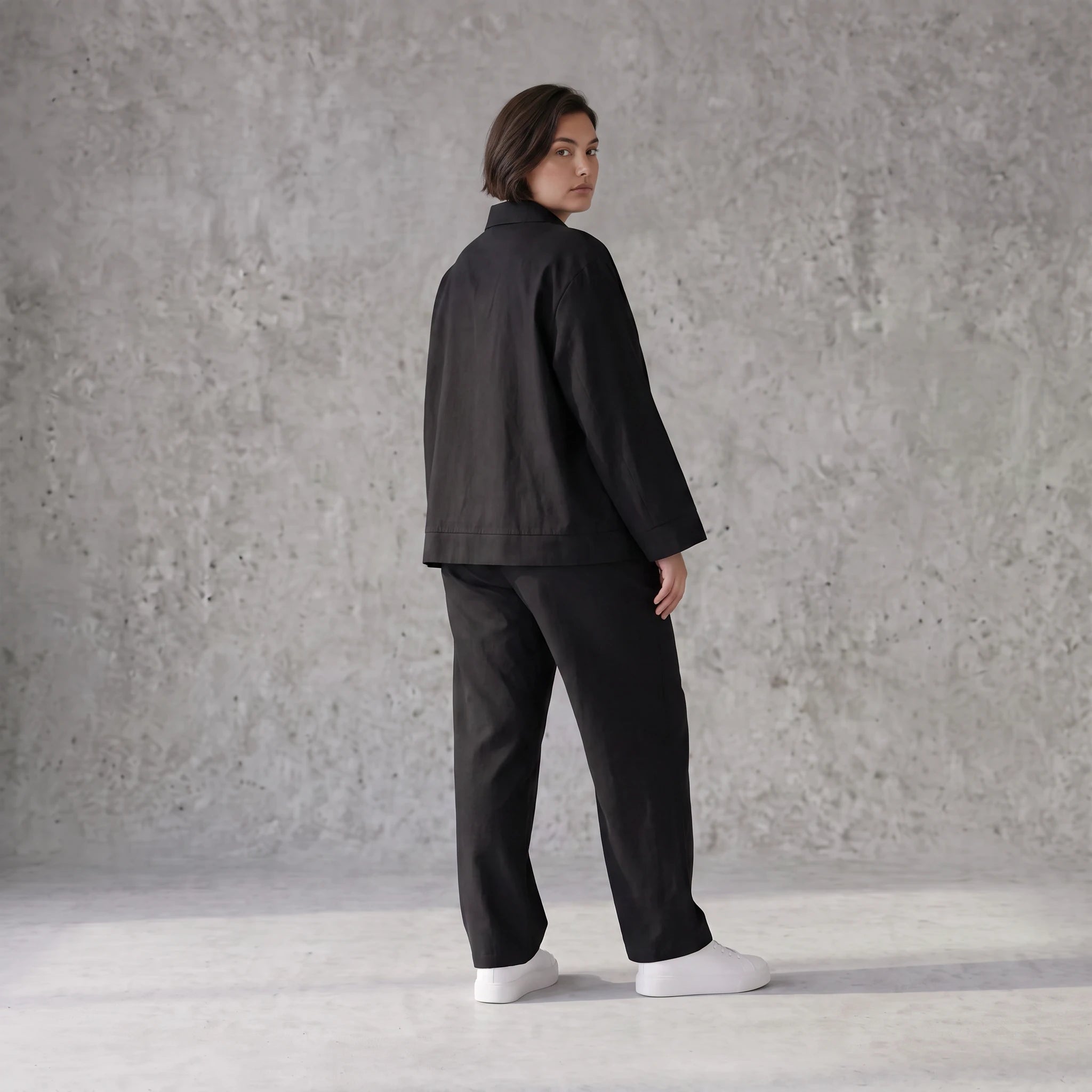 Schwarze Bengaline Karottenhose mit Stretch und elastischem Bund sommerlich bequem glatt