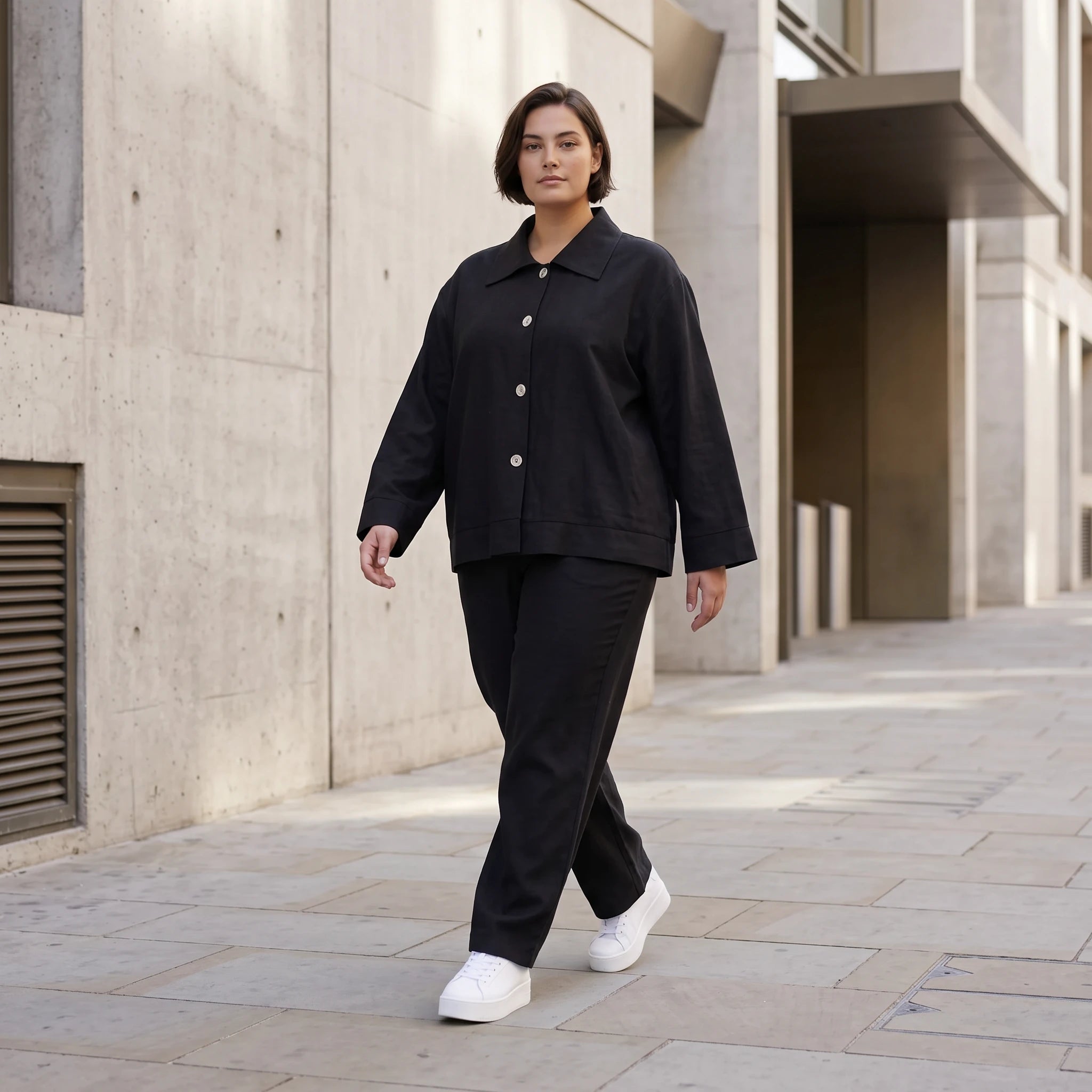 Schwarze Bengaline Karottenhose mit Stretch und elastischem Bund sommerlich bequem glatt