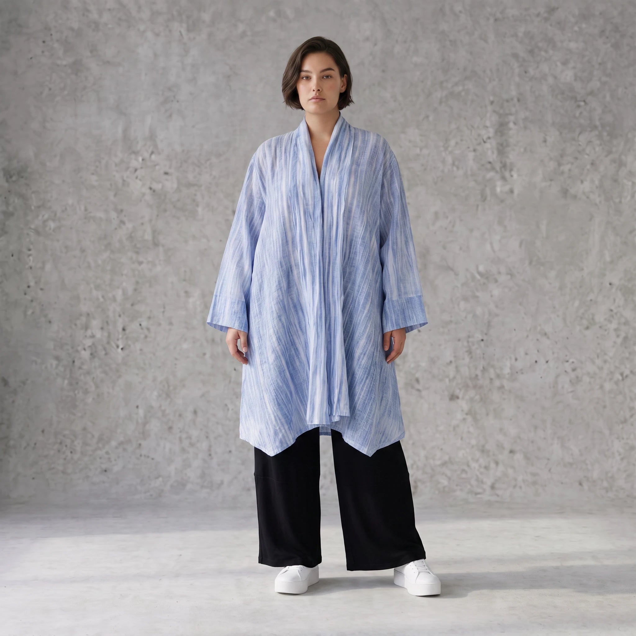 Leichter Oversize Cardigan in Jeansblau/Weiß für Lagenlook mit sehr fließender Silhouette