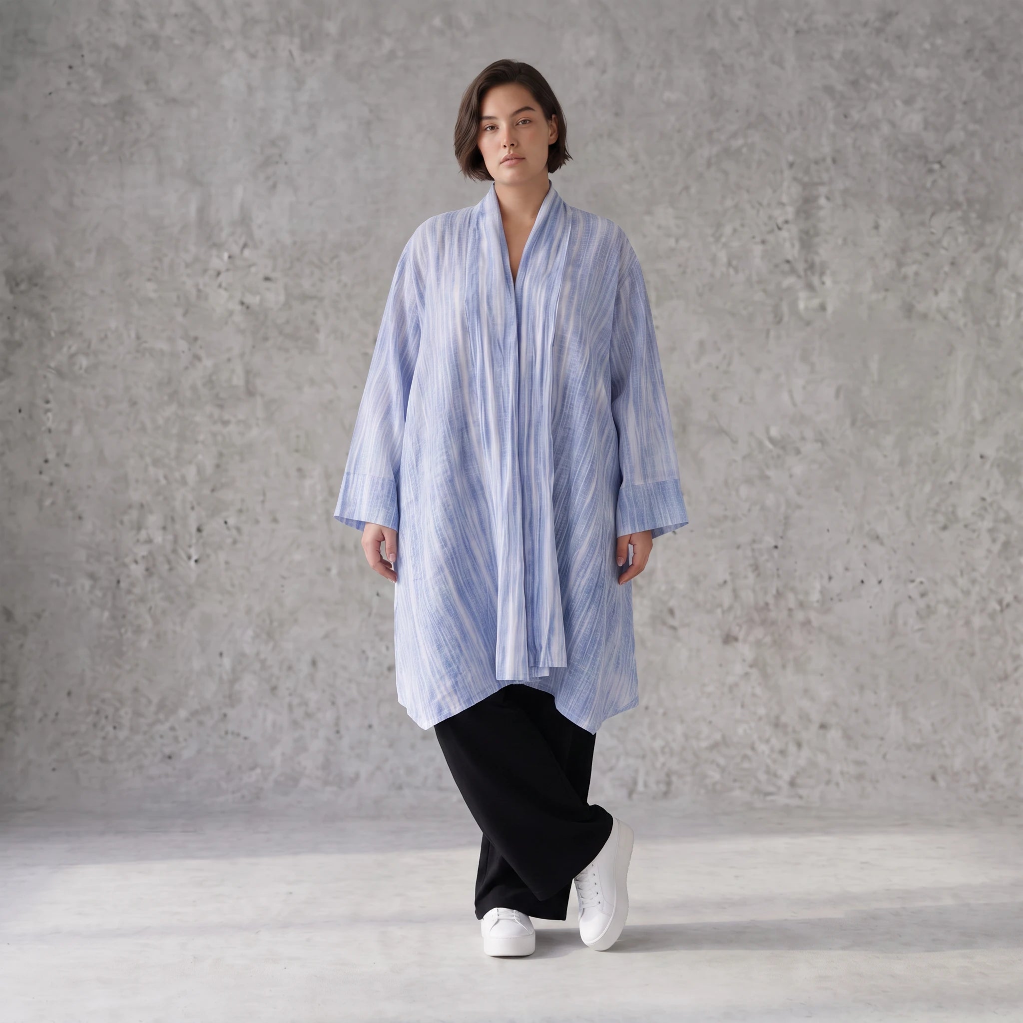 Leichter Oversize Cardigan in Jeansblau/Weiß für Lagenlook mit sehr fließender Silhouette