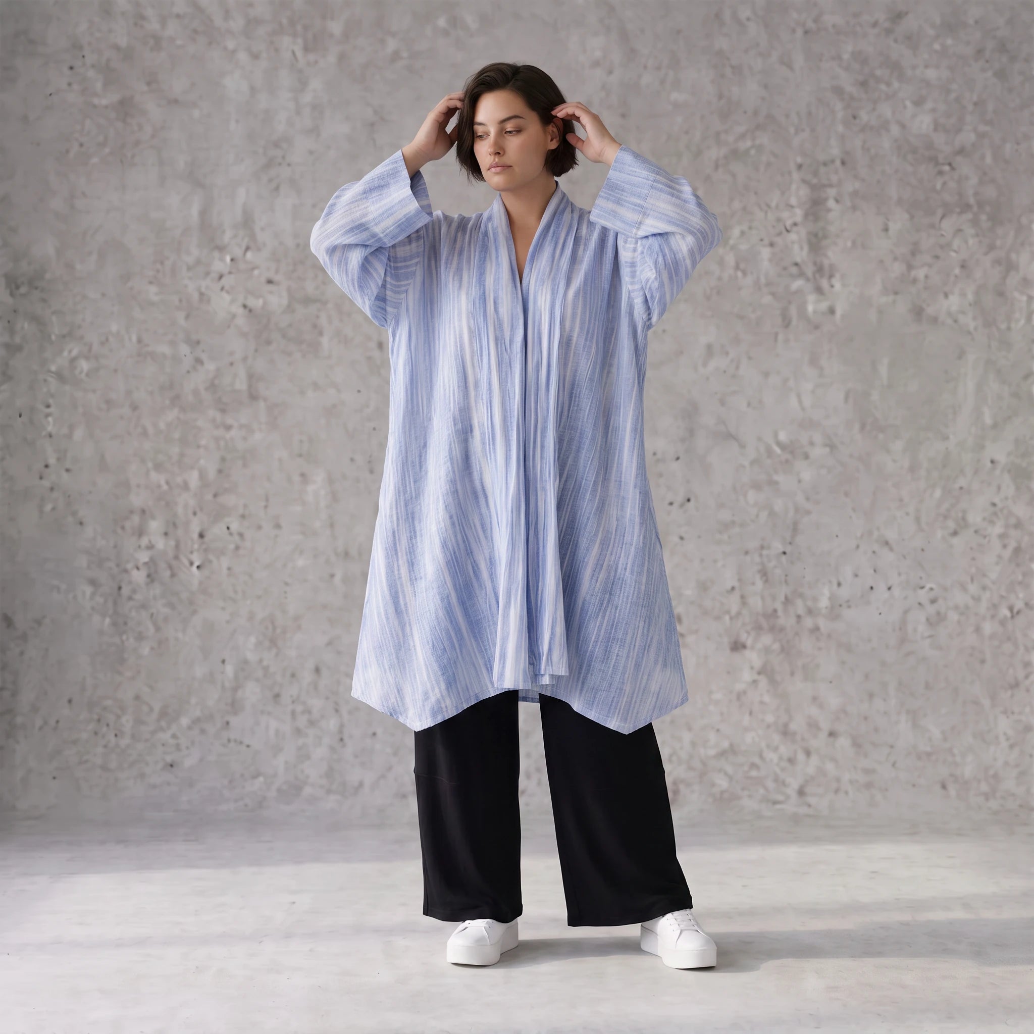 Leichter Oversize Cardigan in Jeansblau/Weiß für Lagenlook mit sehr fließender Silhouette