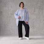 Fliessendes Oversize Shirt Jeansblau Weiß mit Zipfelsaum weich fallend locker und modern